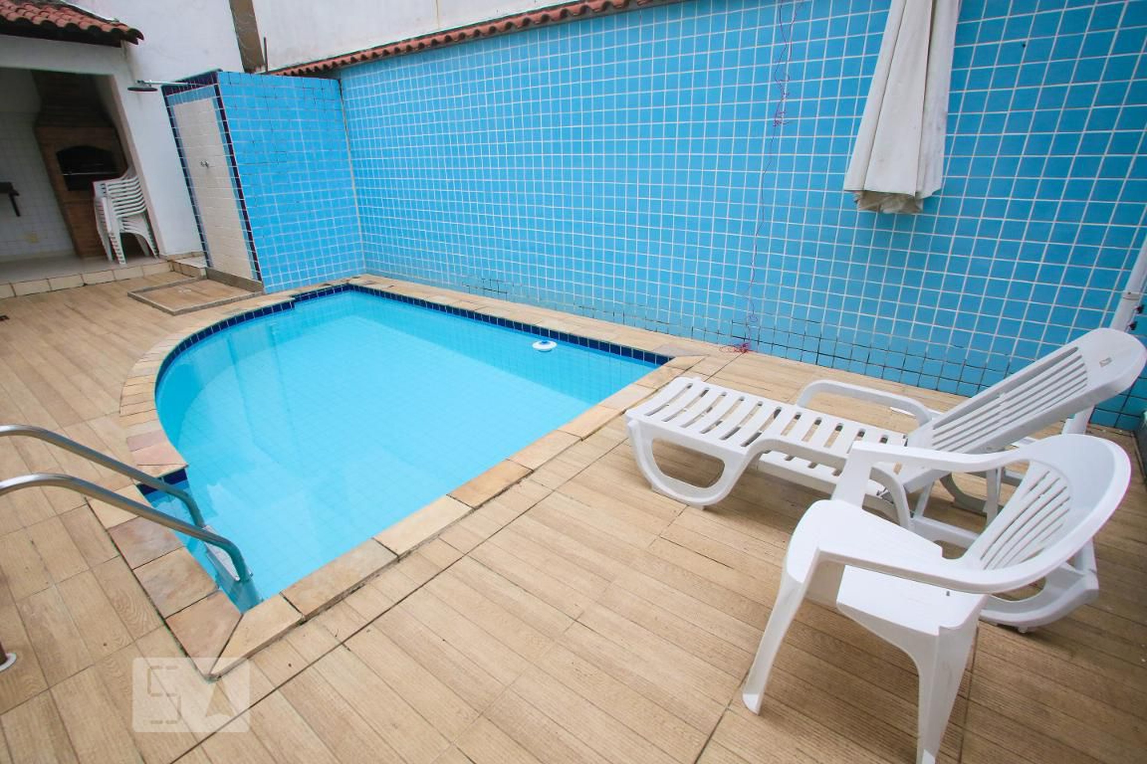 Piscina - Em Rua Félix Crame 72