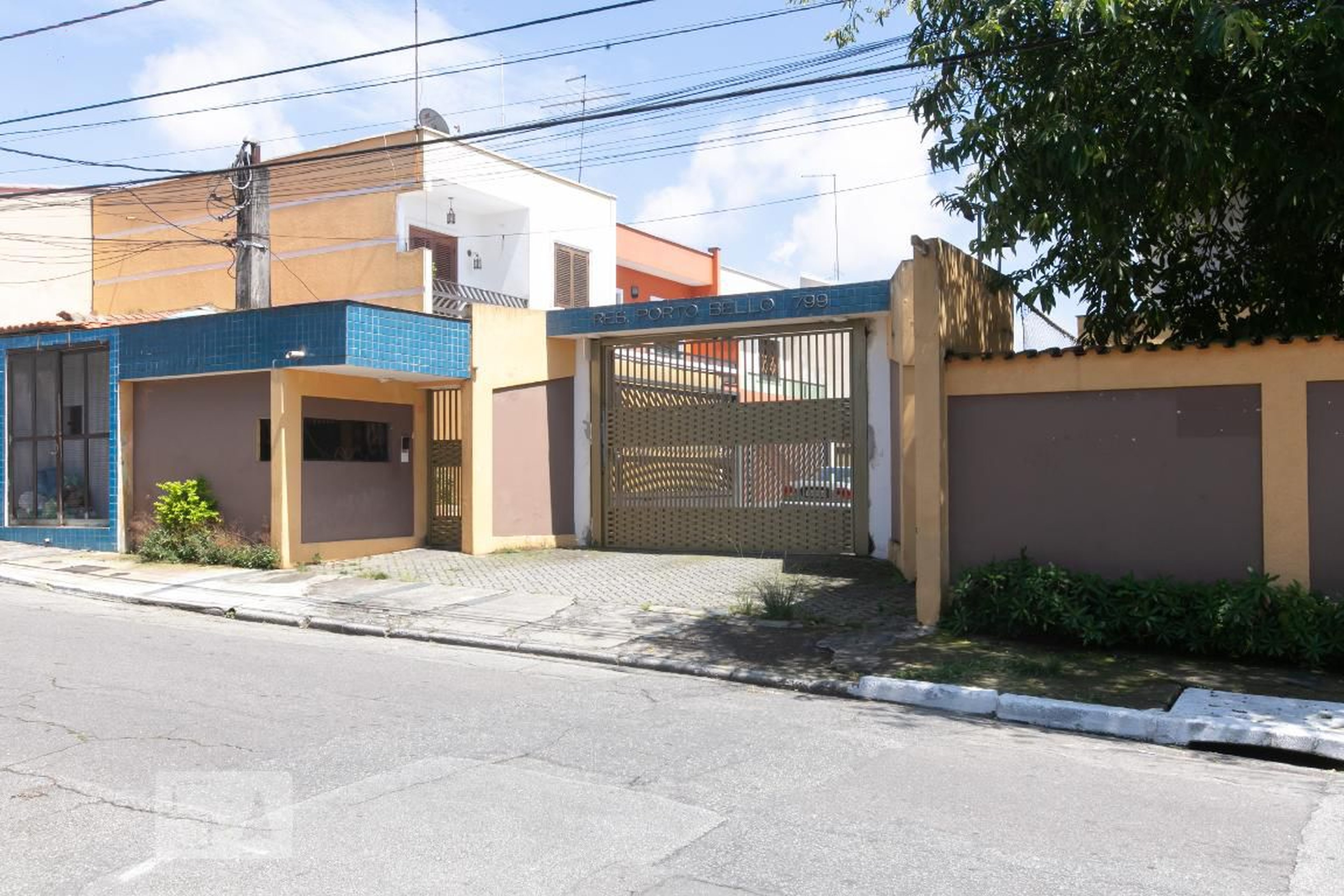 Fachada do Condomínio Condomínio em Rua Engenheiro César Polilo, 799