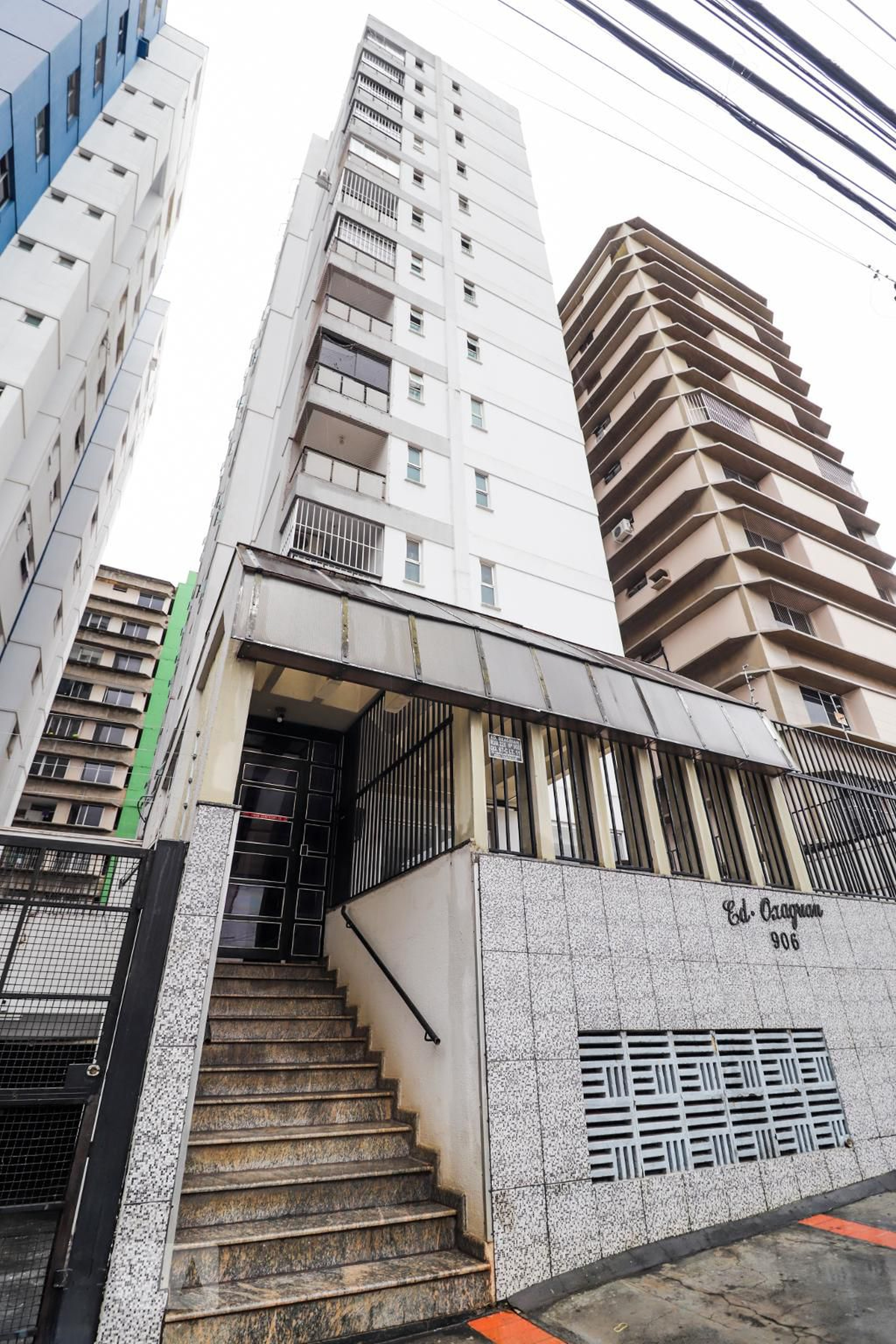 Fachada Condomínio em Rua 226, 906