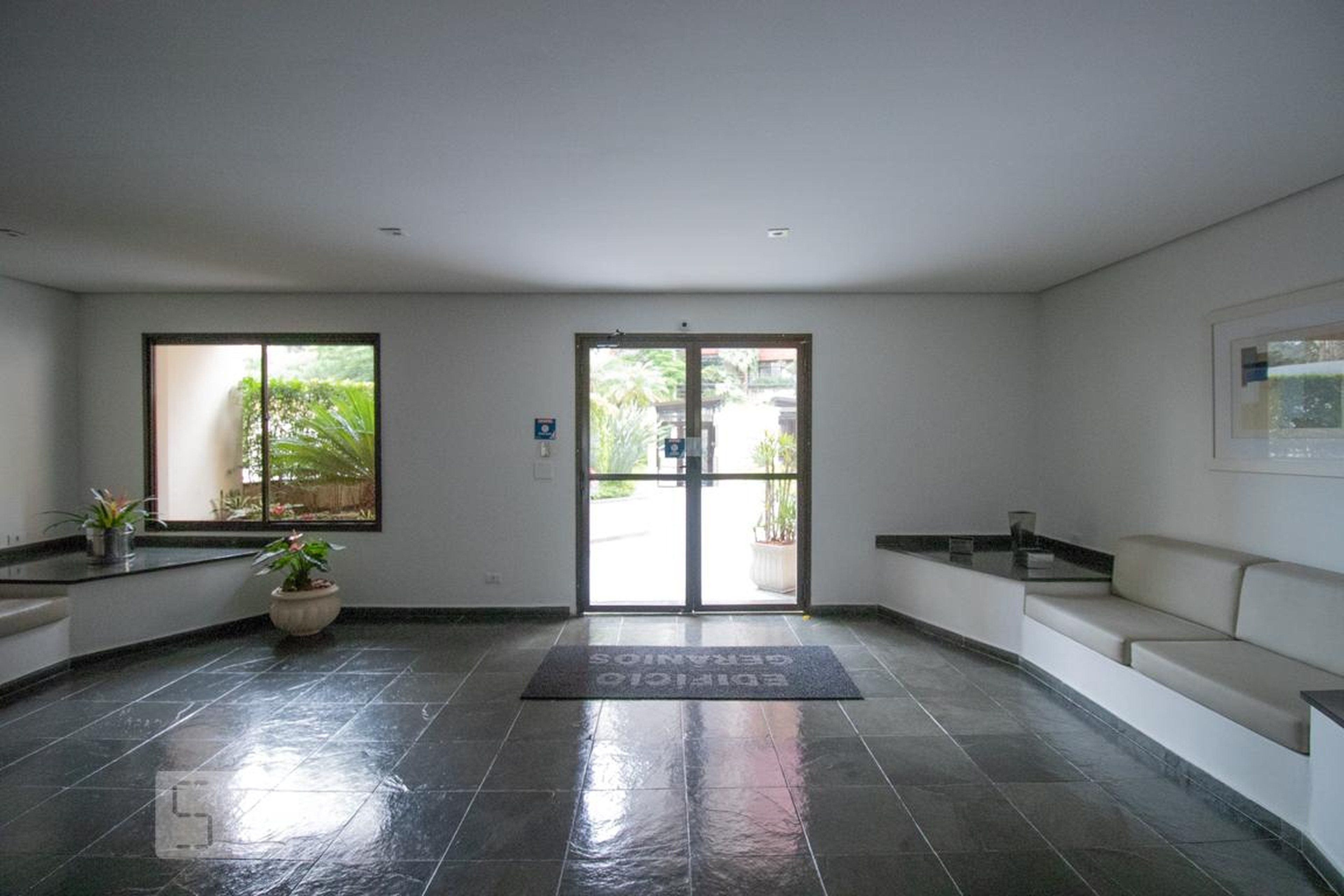 Hall de Entrada - Geranios