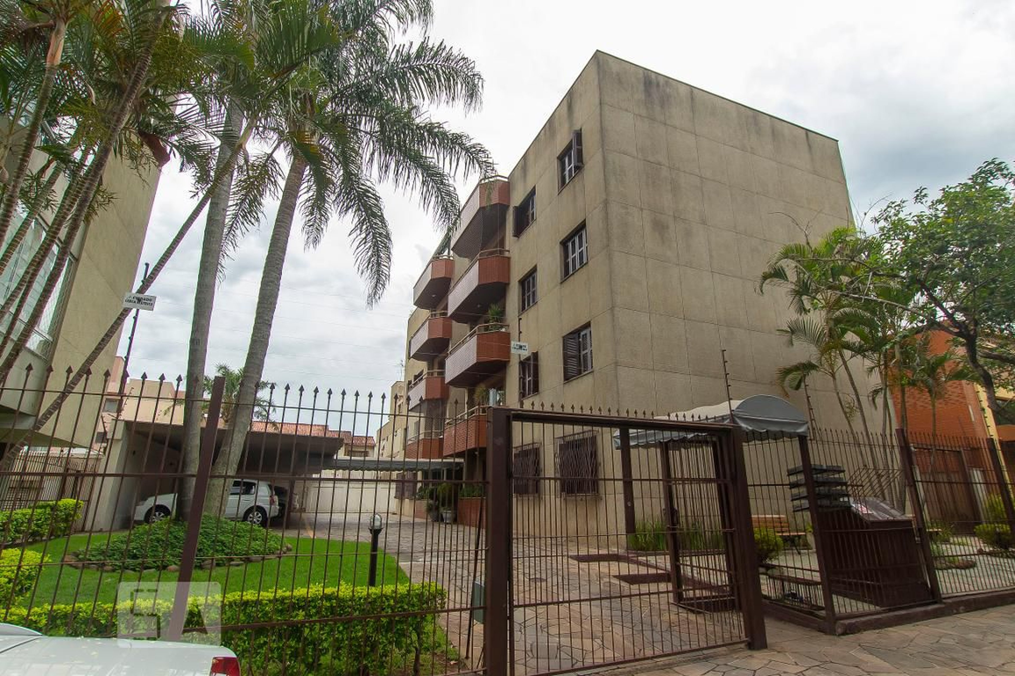 Fachada do Prédio Condomínio em Rua Rubéns Rosa Guedes, 245