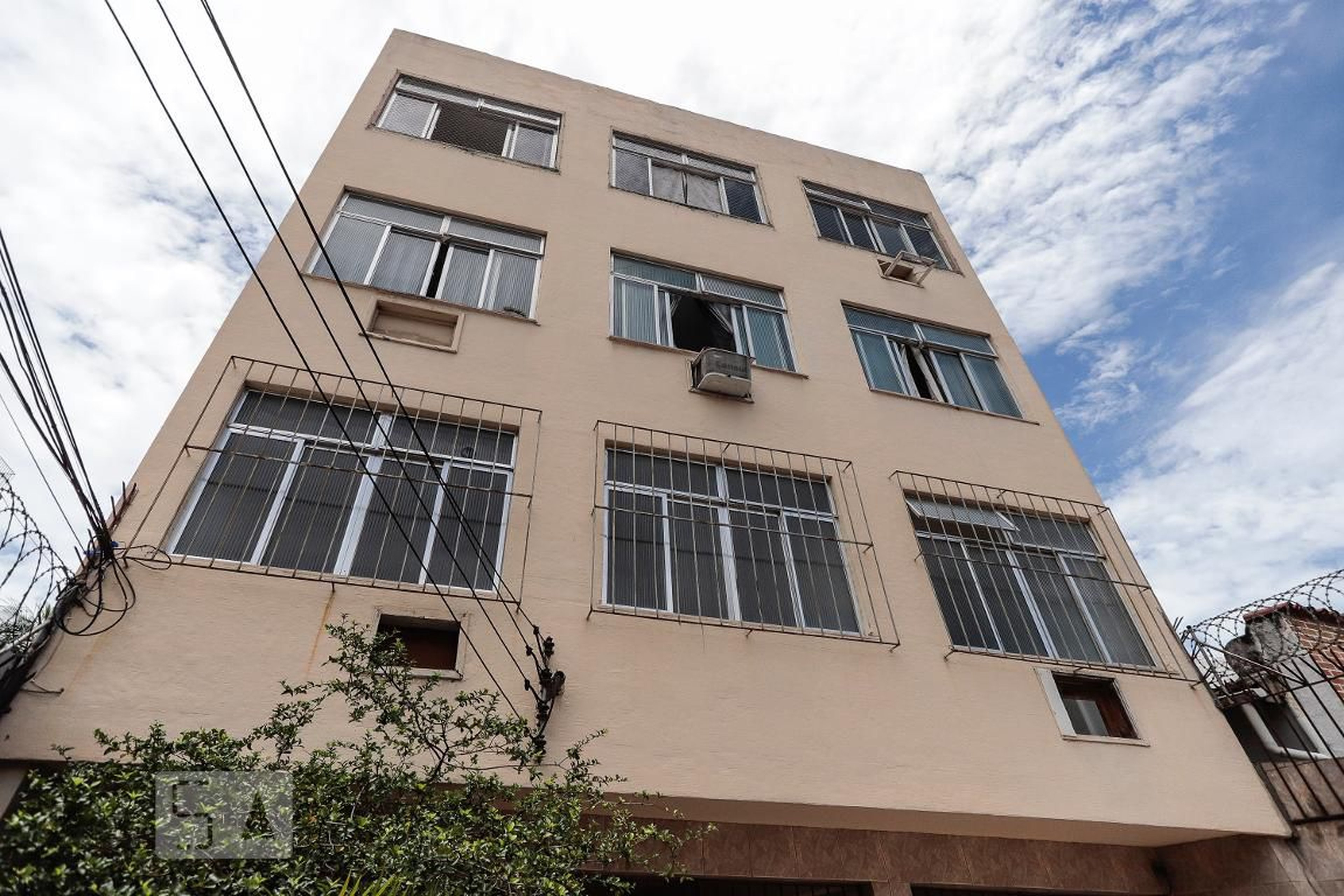 Fachada Condomínio em Rua Lins de Vasconcelos, 461