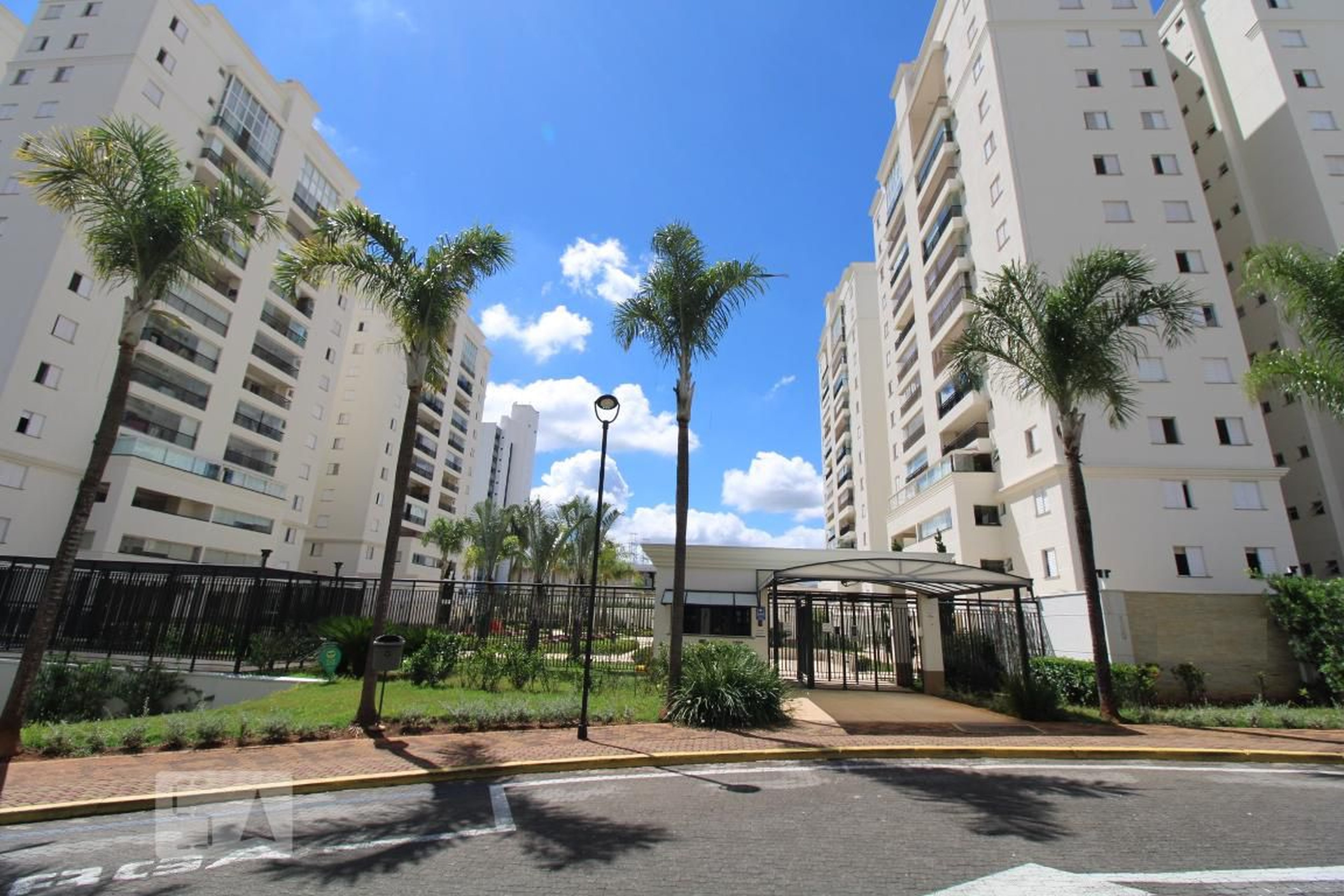 Fachada do Condomínio Condomínio Breeze Family Club