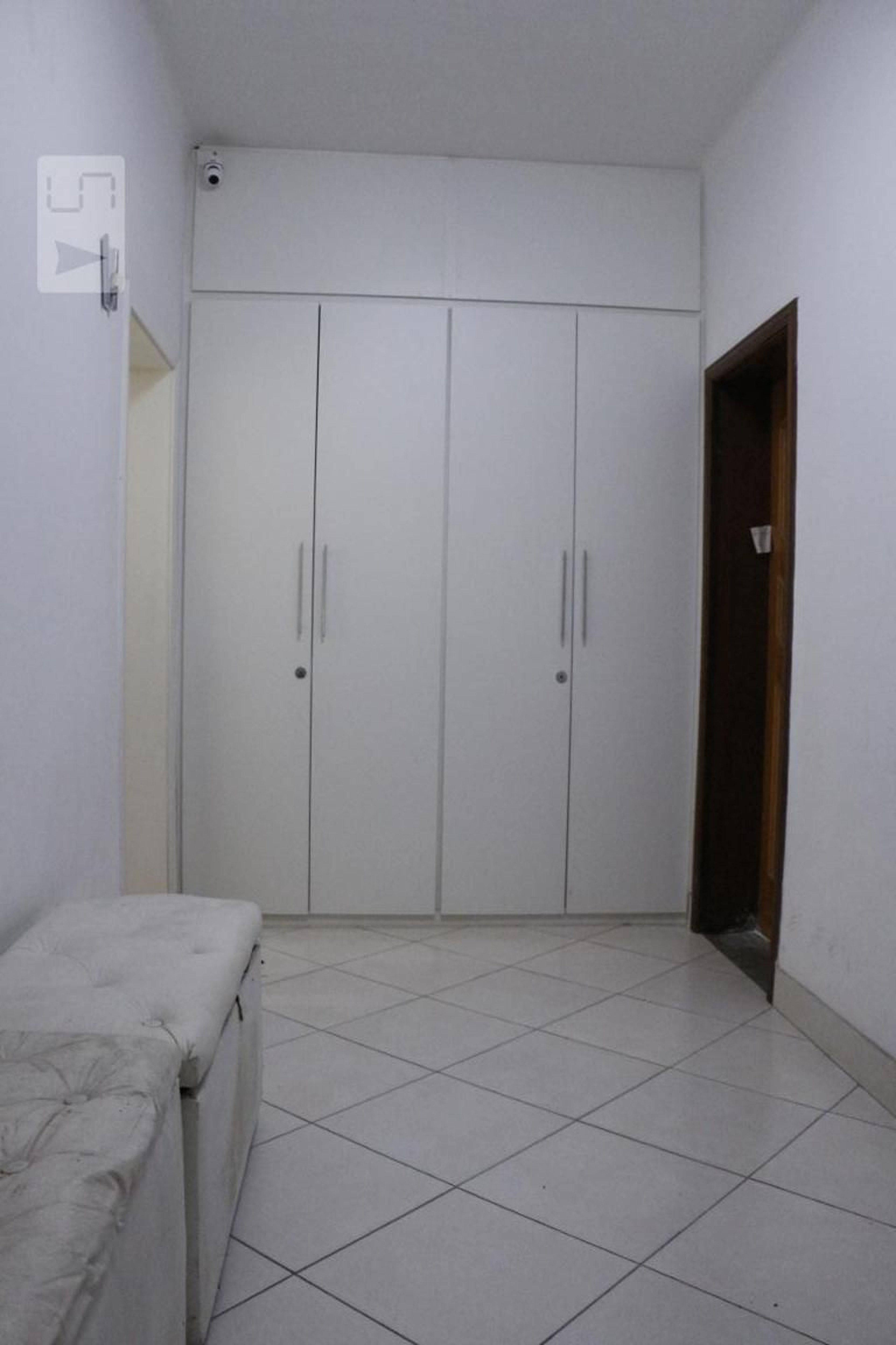 Hall de Entrada Condomínio em Rua Capitao Resende, 438