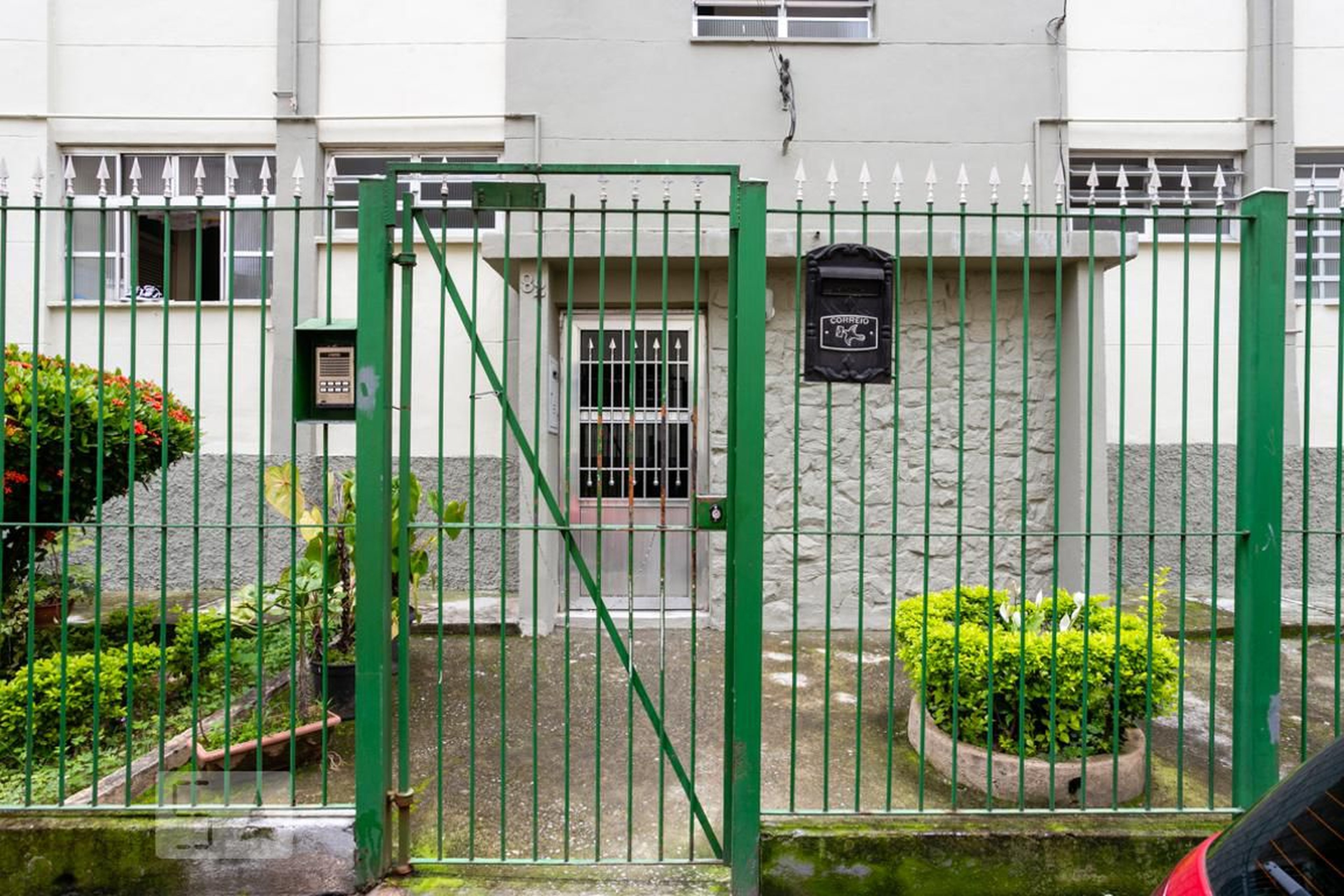 Fachada do condomínio Condomínio em Rua Doutor João Uchoa Cavalcanti, 82