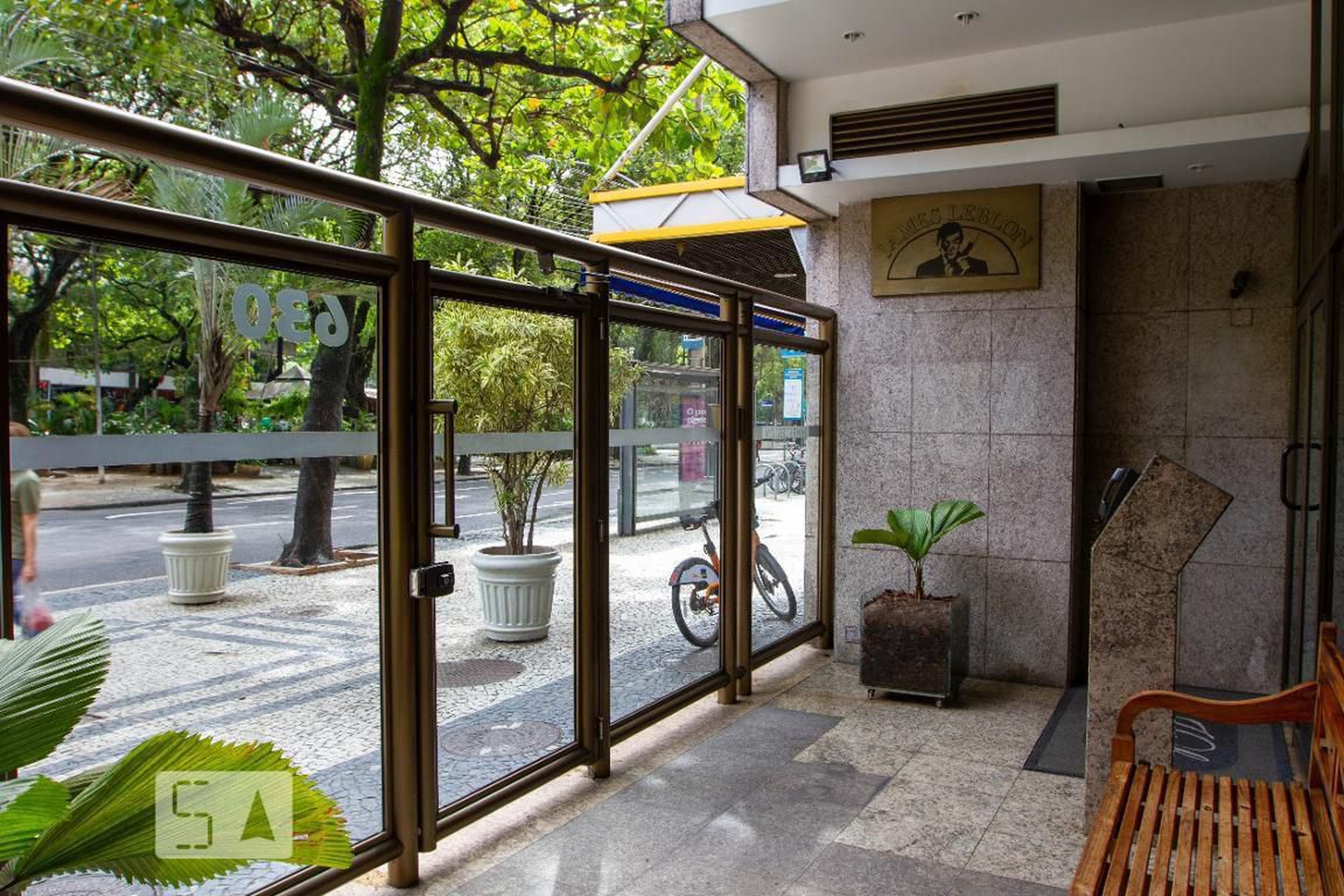 Entrada do Prédio - Edificio James Leblon