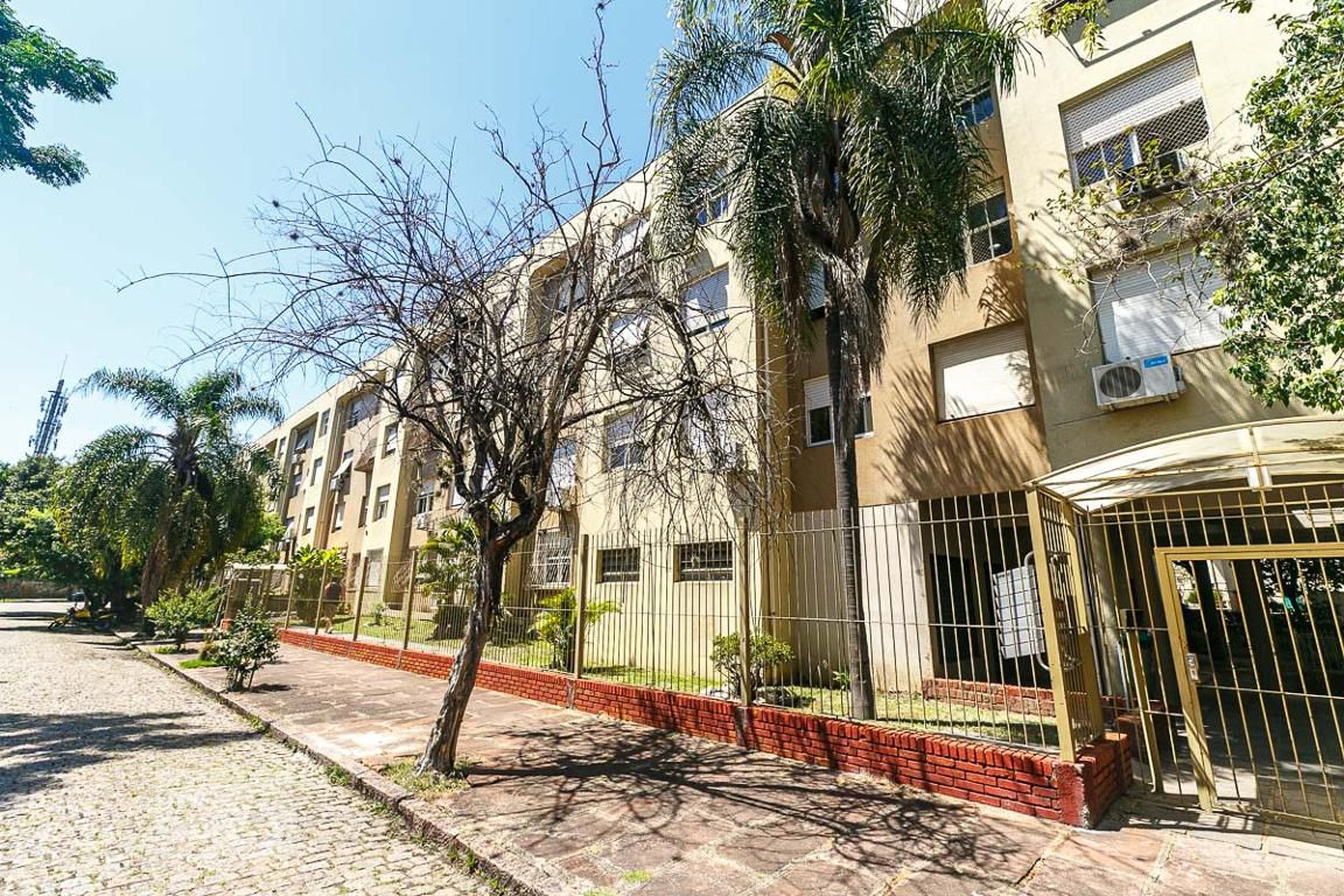 Fachada Condomínio em Rua Alcebíades Caetano da Silva, 125