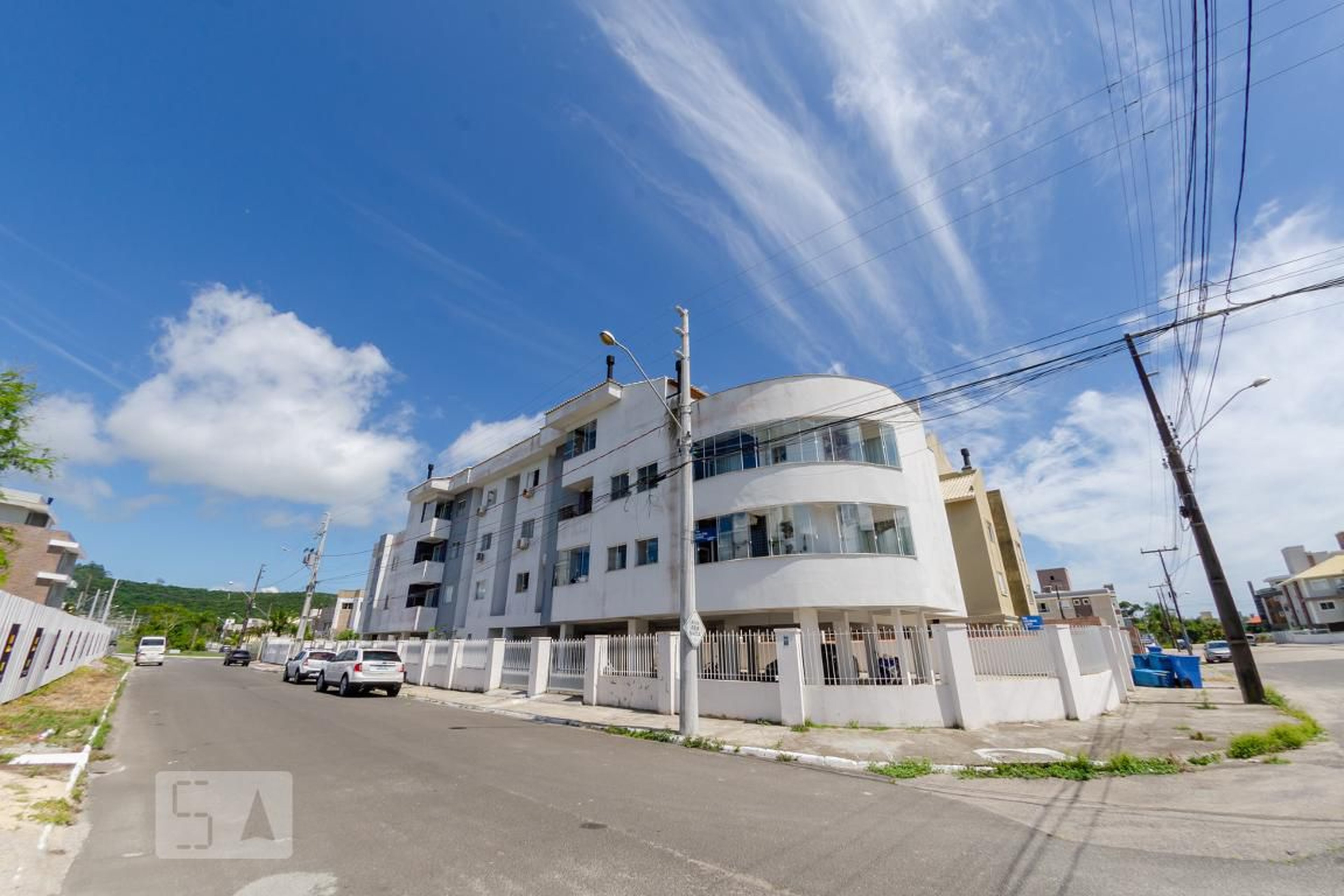 Fachada Condomínio em Rua Adiles Della Giustina, 32