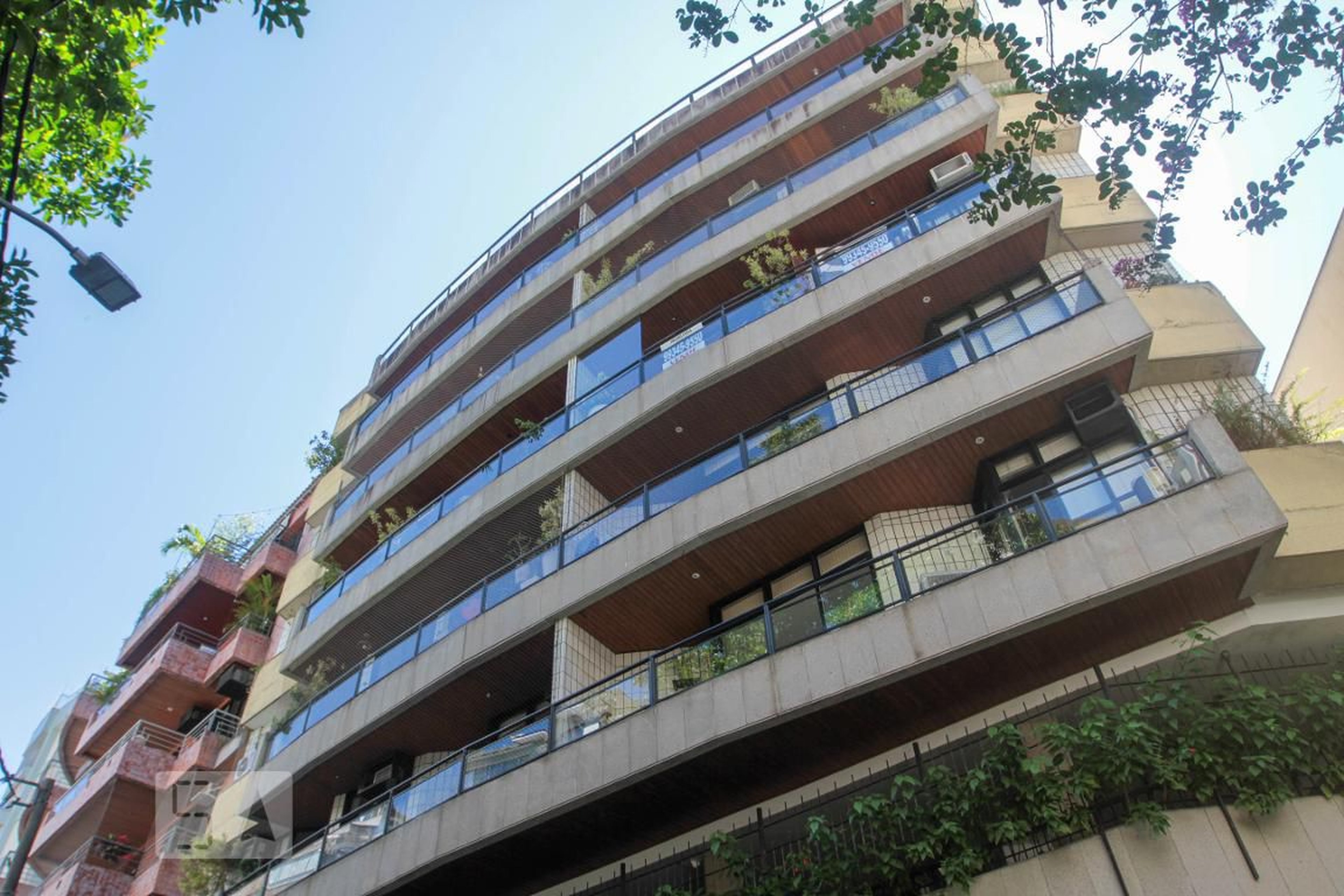 Fachada do Prédio Condomínio em Rua Baronesa de Poconé, 100