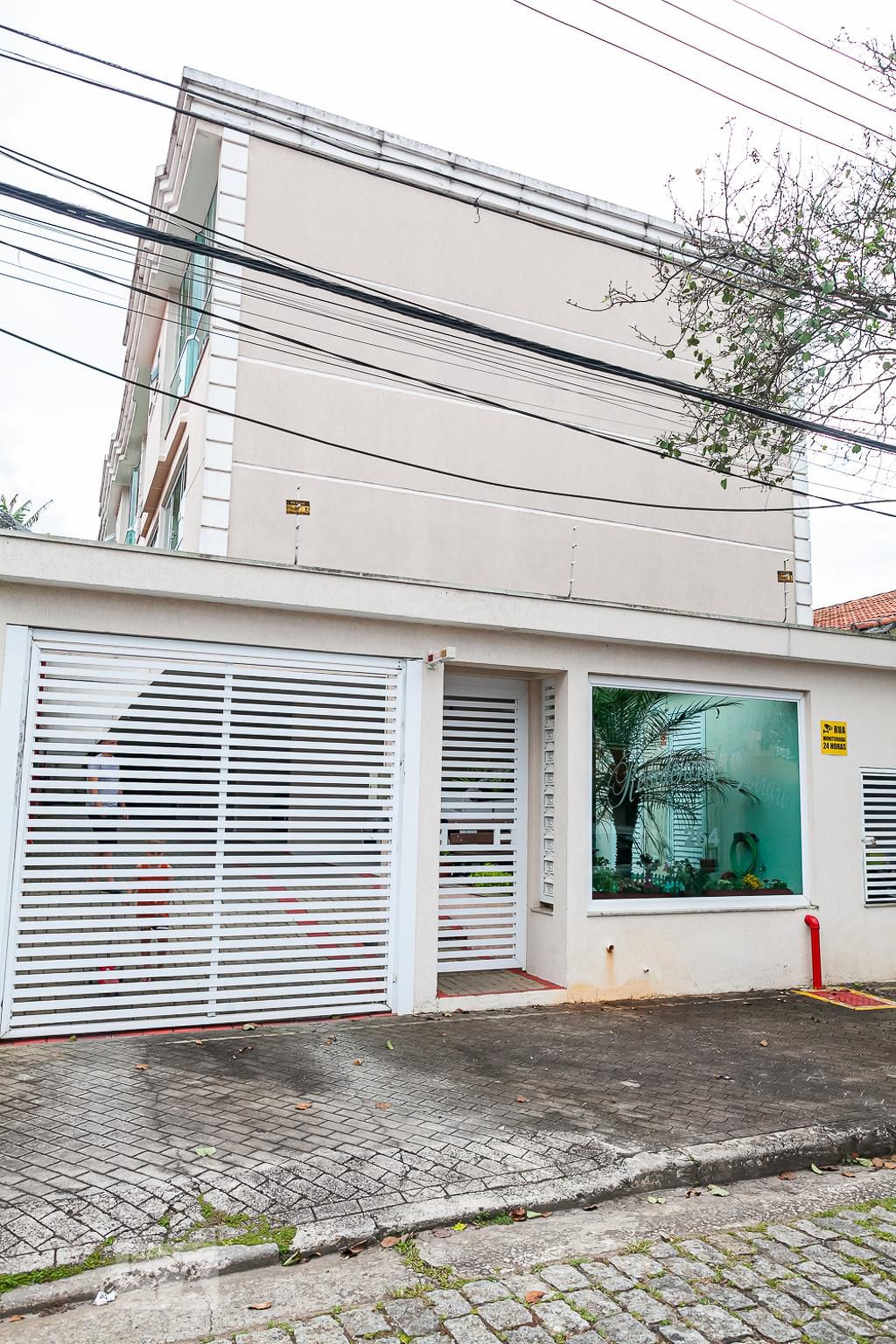 Fachada do Condomínio Condomínio em Rua Paranapiacaba, 264