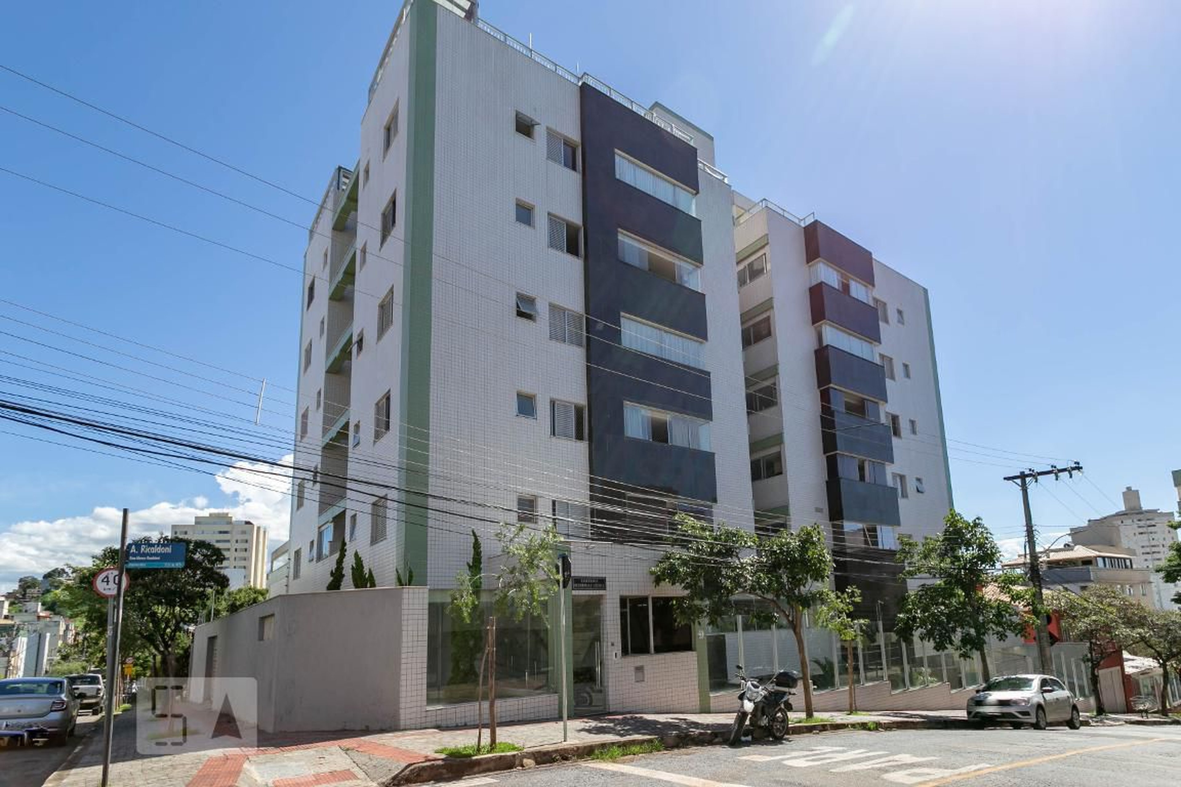 Fachada Condomínio em Rua Afonso Ricaldoni, 21