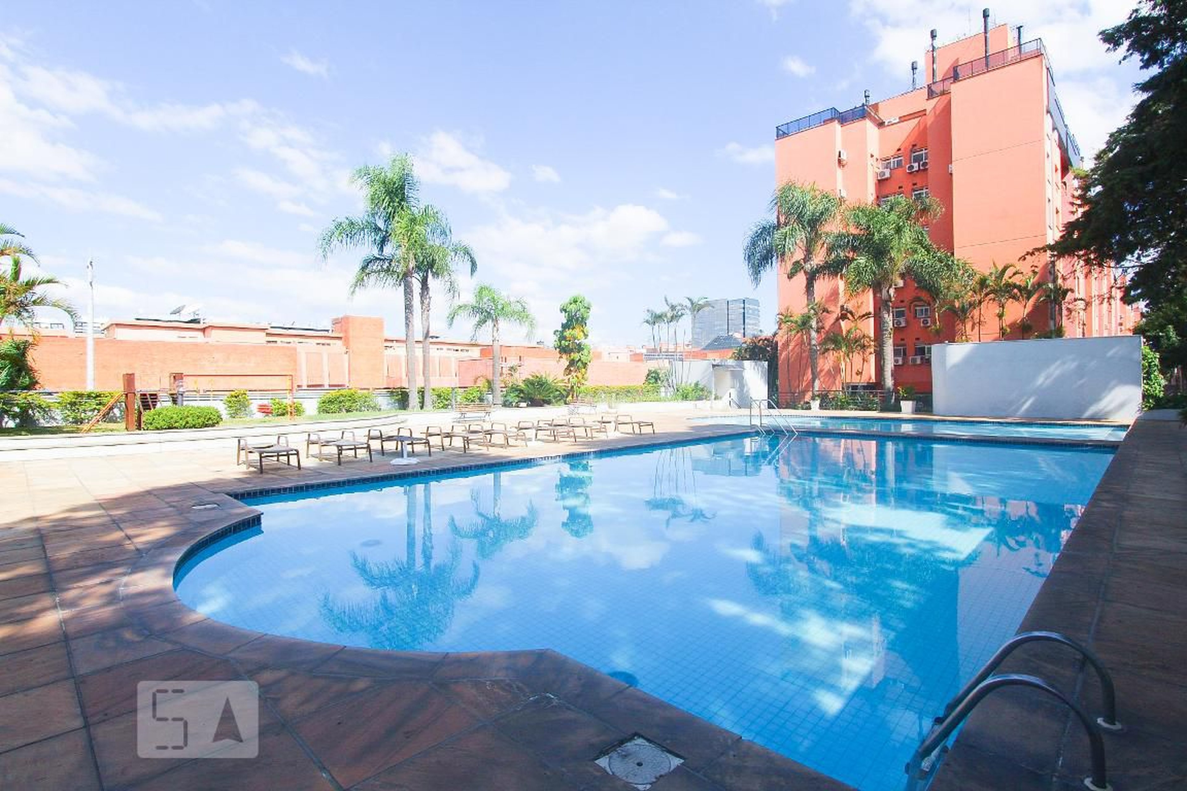 PISCINA - Country Boulevard