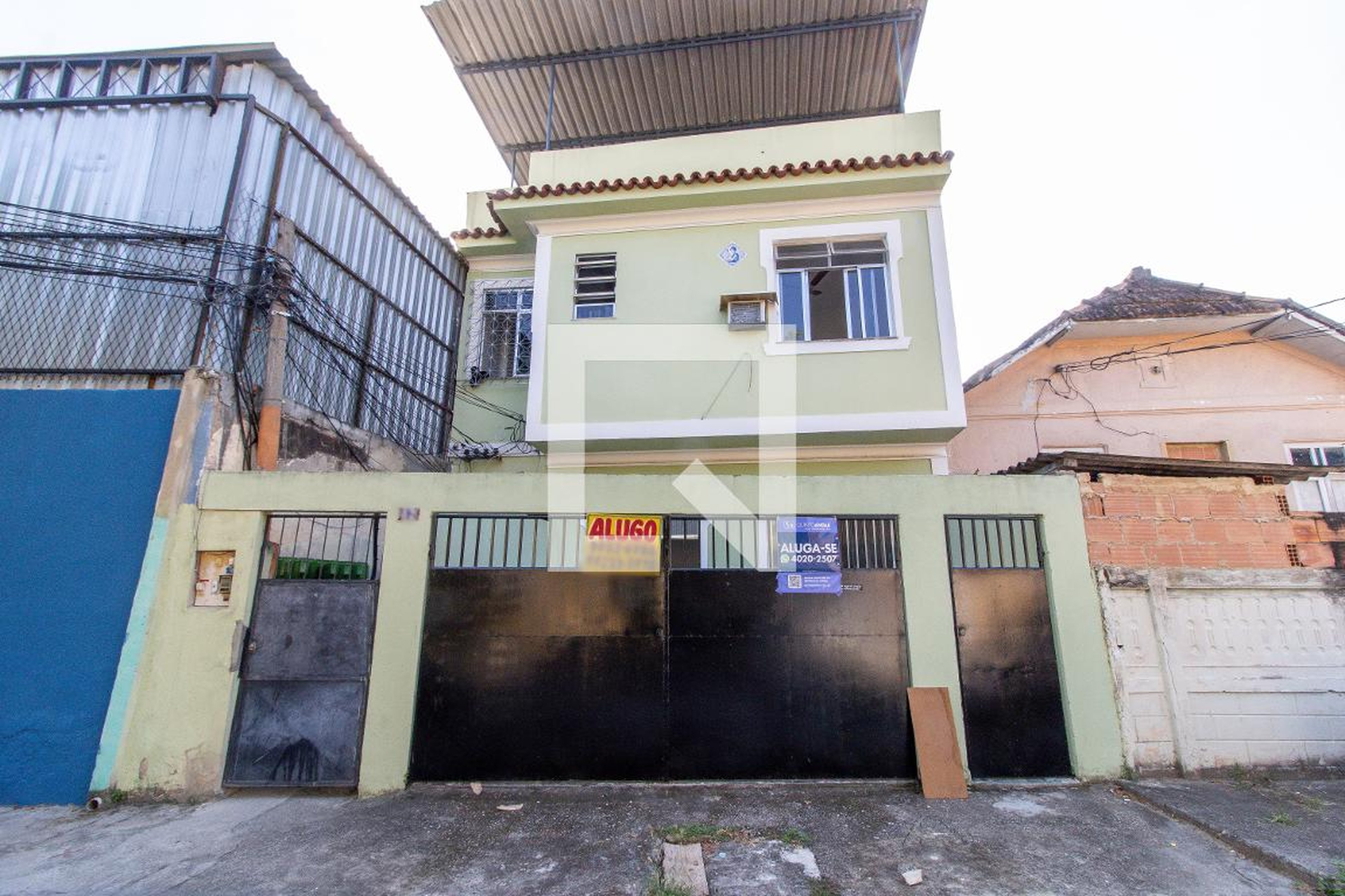 Fachada Condomínio em Rua Dona Constança, 82