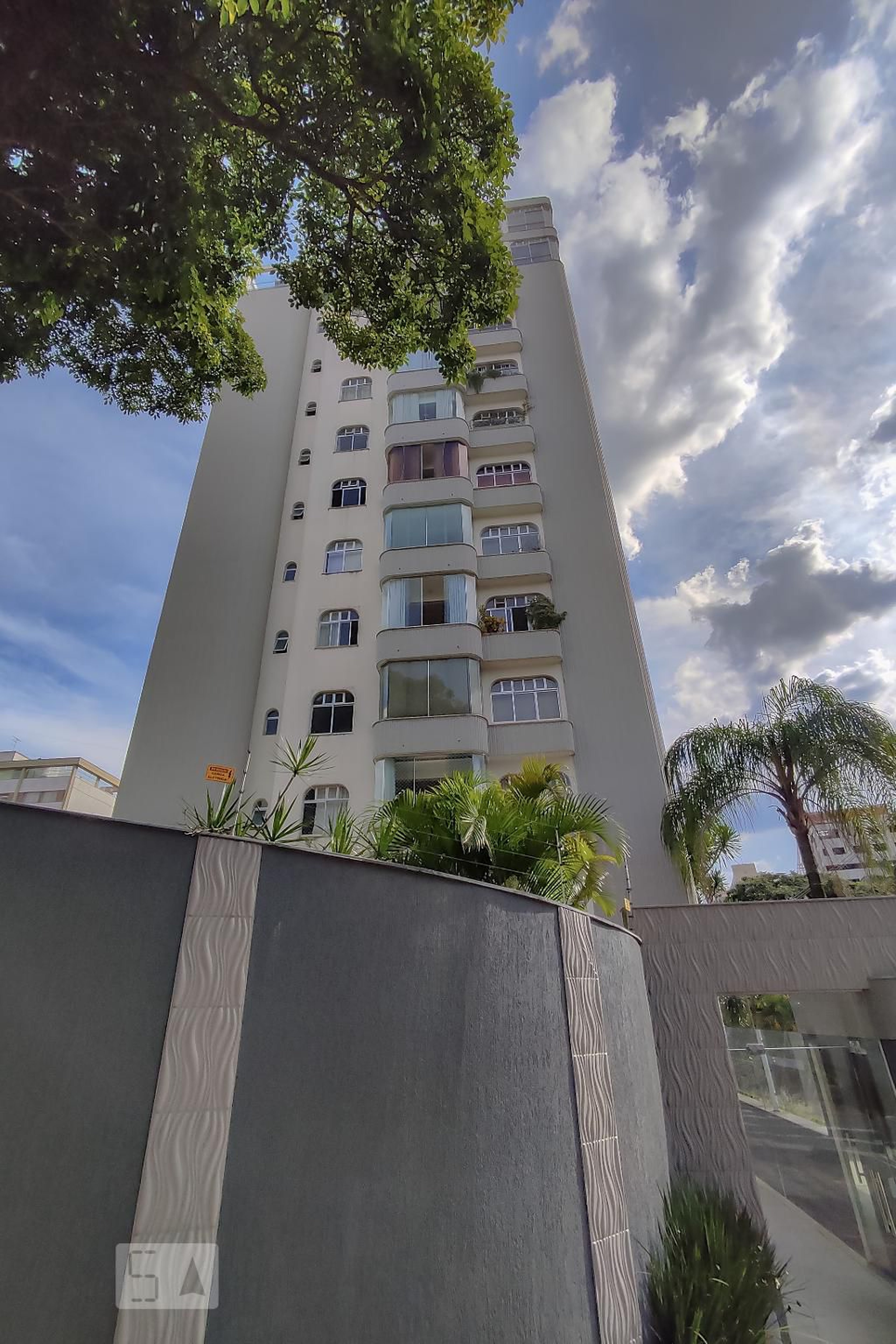 Fachada Condomínio em Rua Ouro Fino, 16