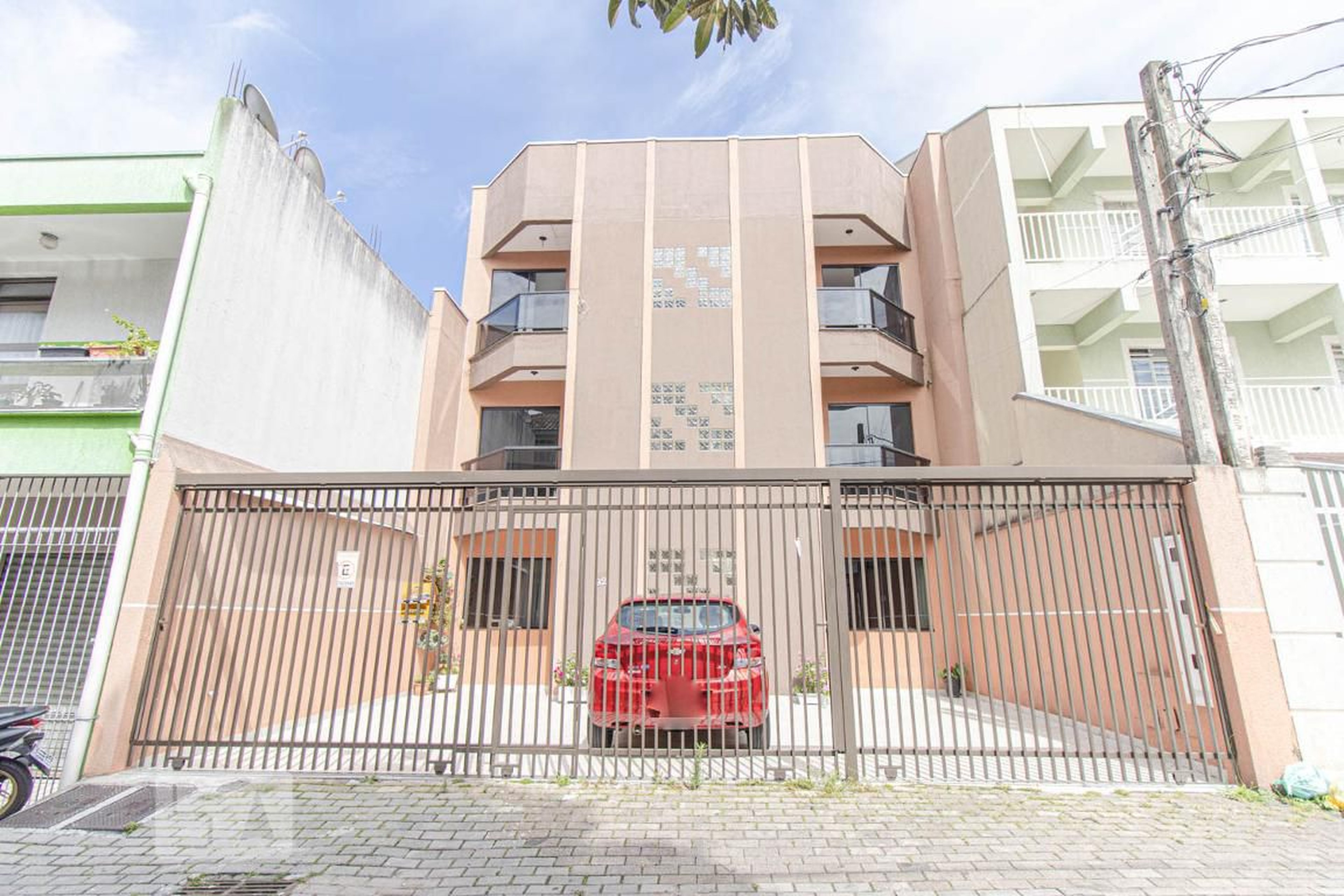 Fachada do Prédio Condomínio em Rua Deodato Ribas Sabóia, 92