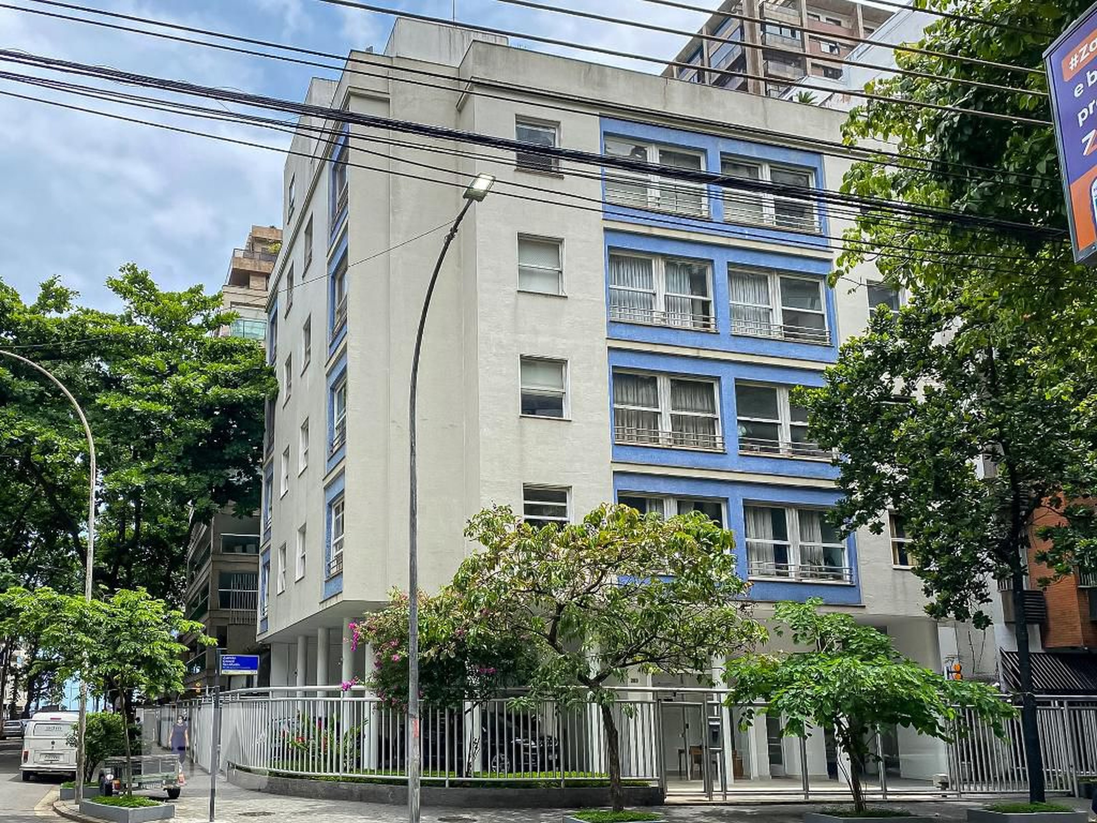 Fachada Condomínio em Avenida General San Martin, 283