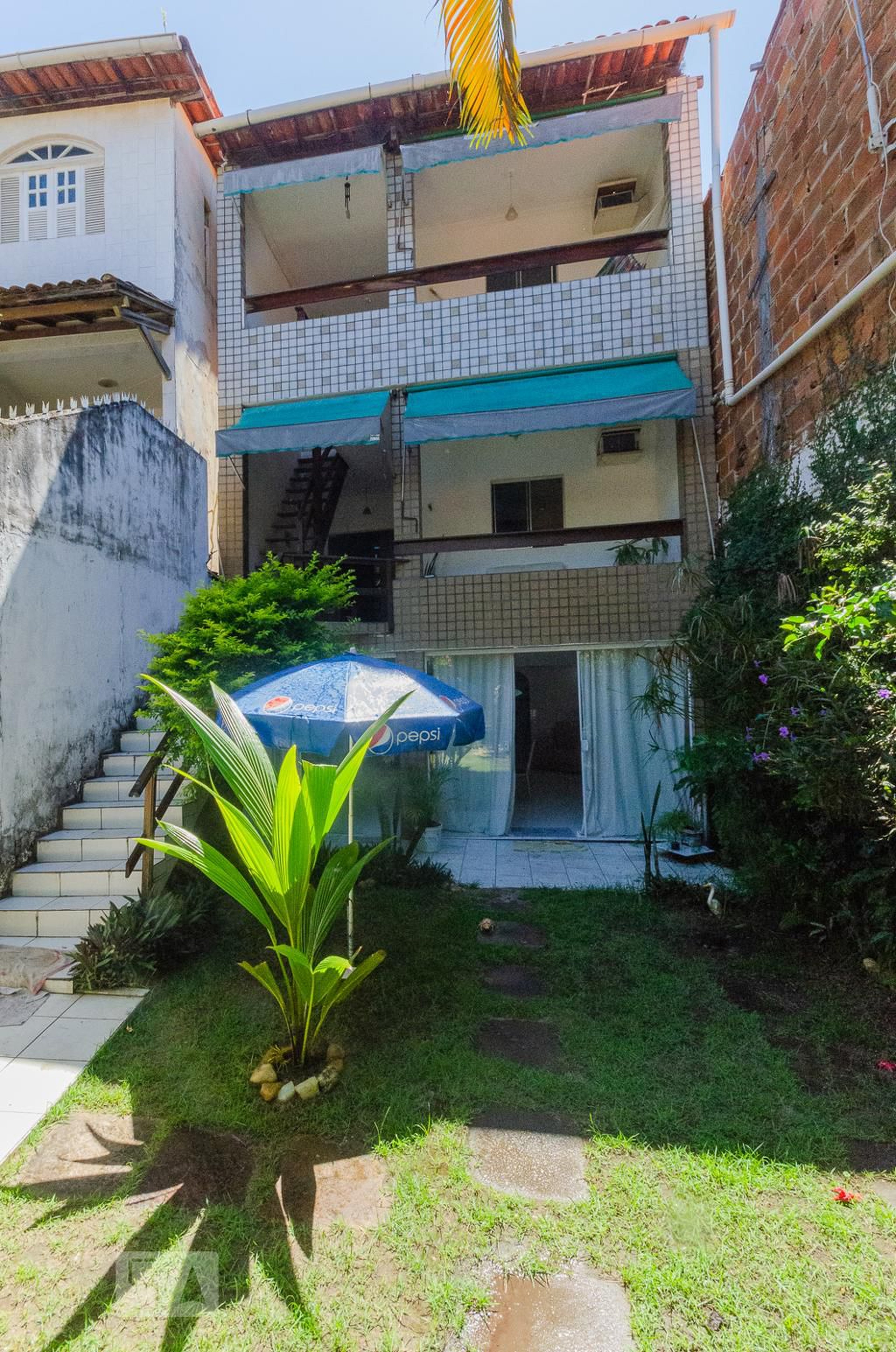 Fachada do Prédio Condomínio em Rua da Amendoeira do Jardim Imperial, 13b