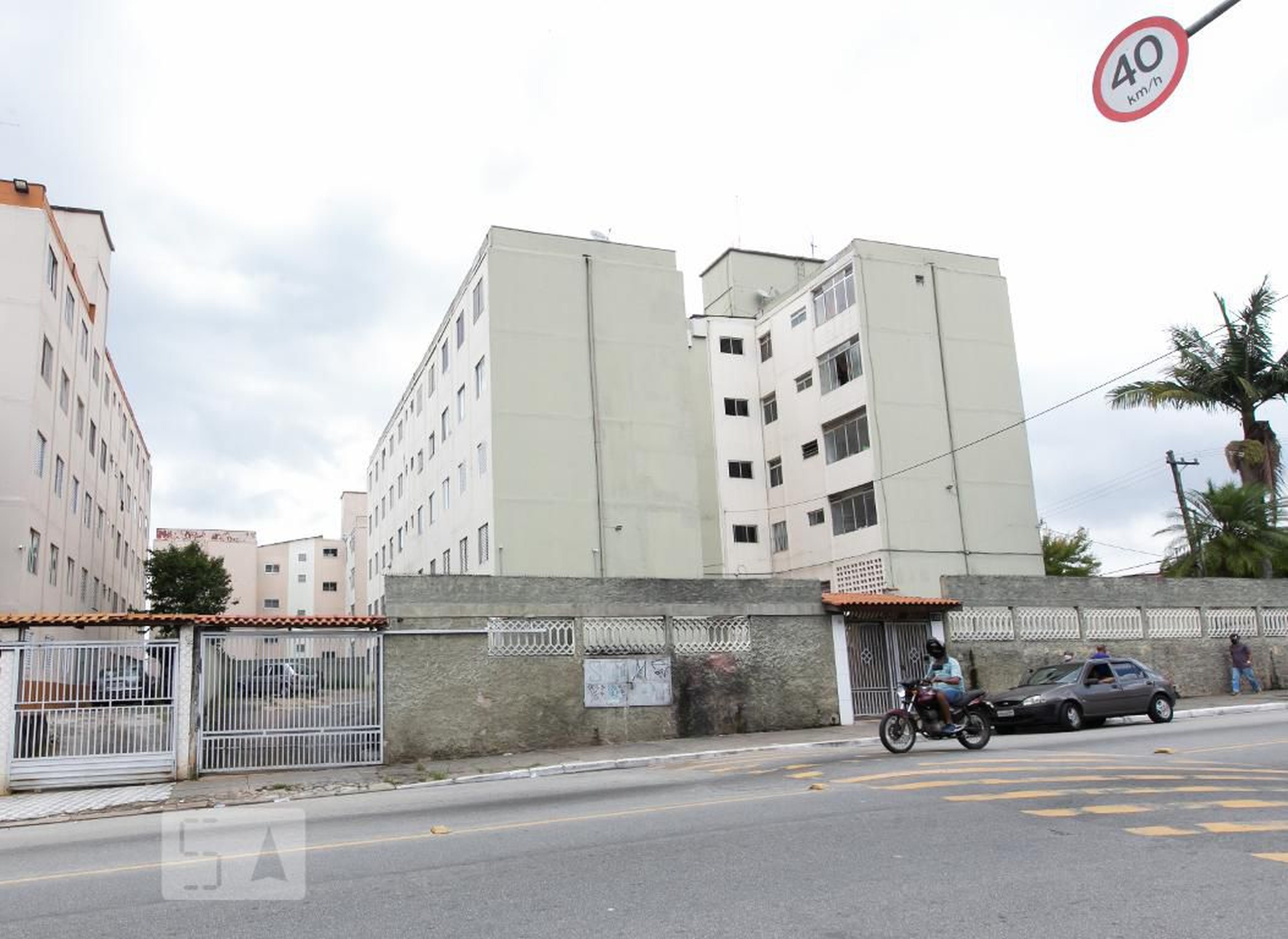 Fachada Condomínio em Rua Jardim Tamoio, 1335
