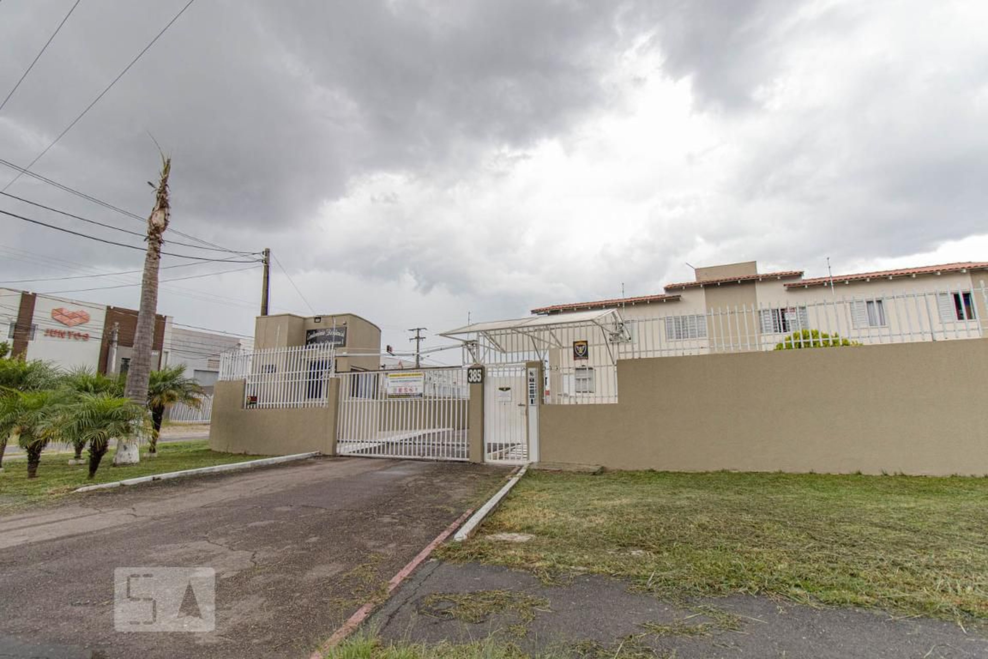 Fachada do Condomínio Condomínio Jardim das Palmeiras I