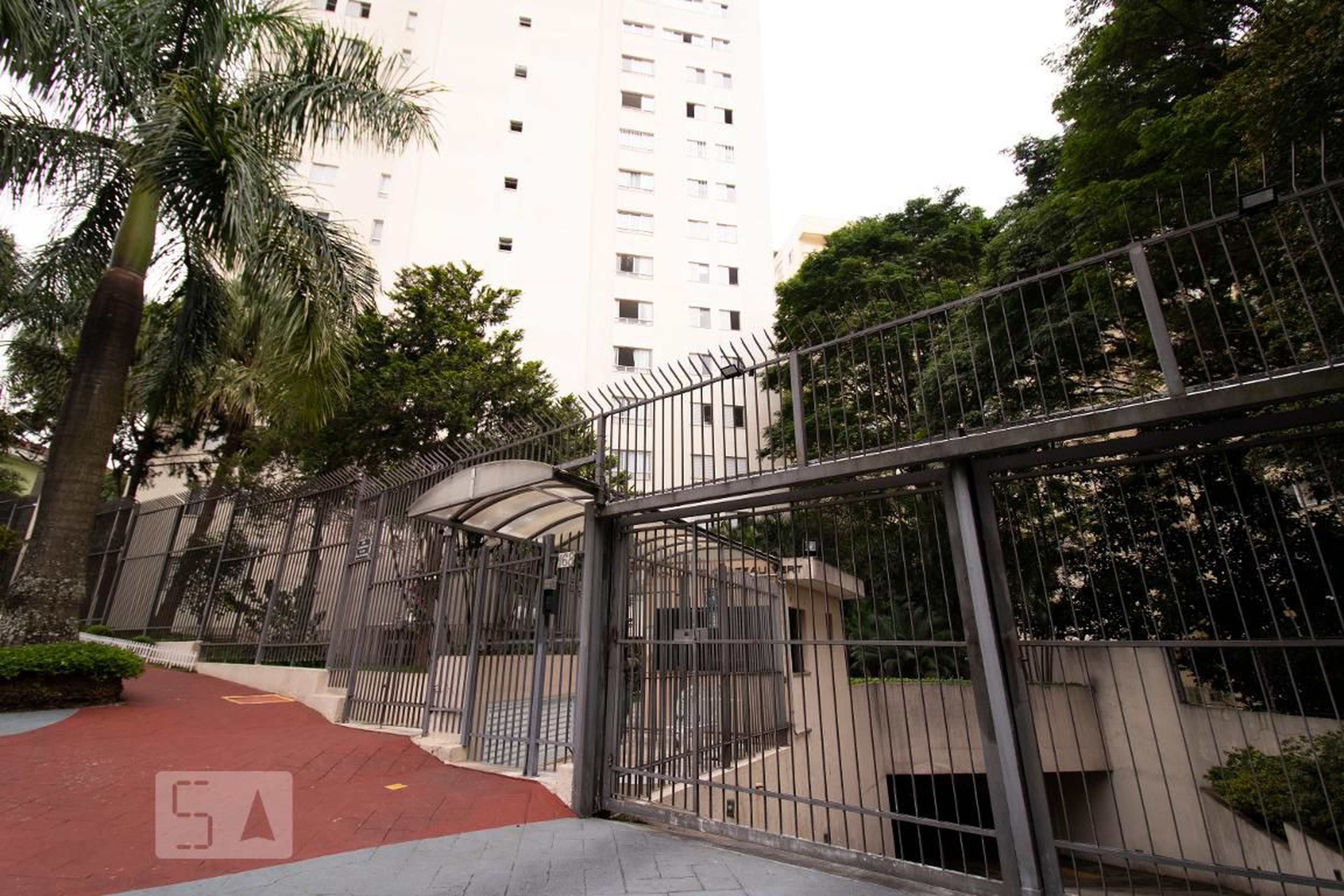 Fachada do Condomínio Condomínio Conjunto Chateau Vert