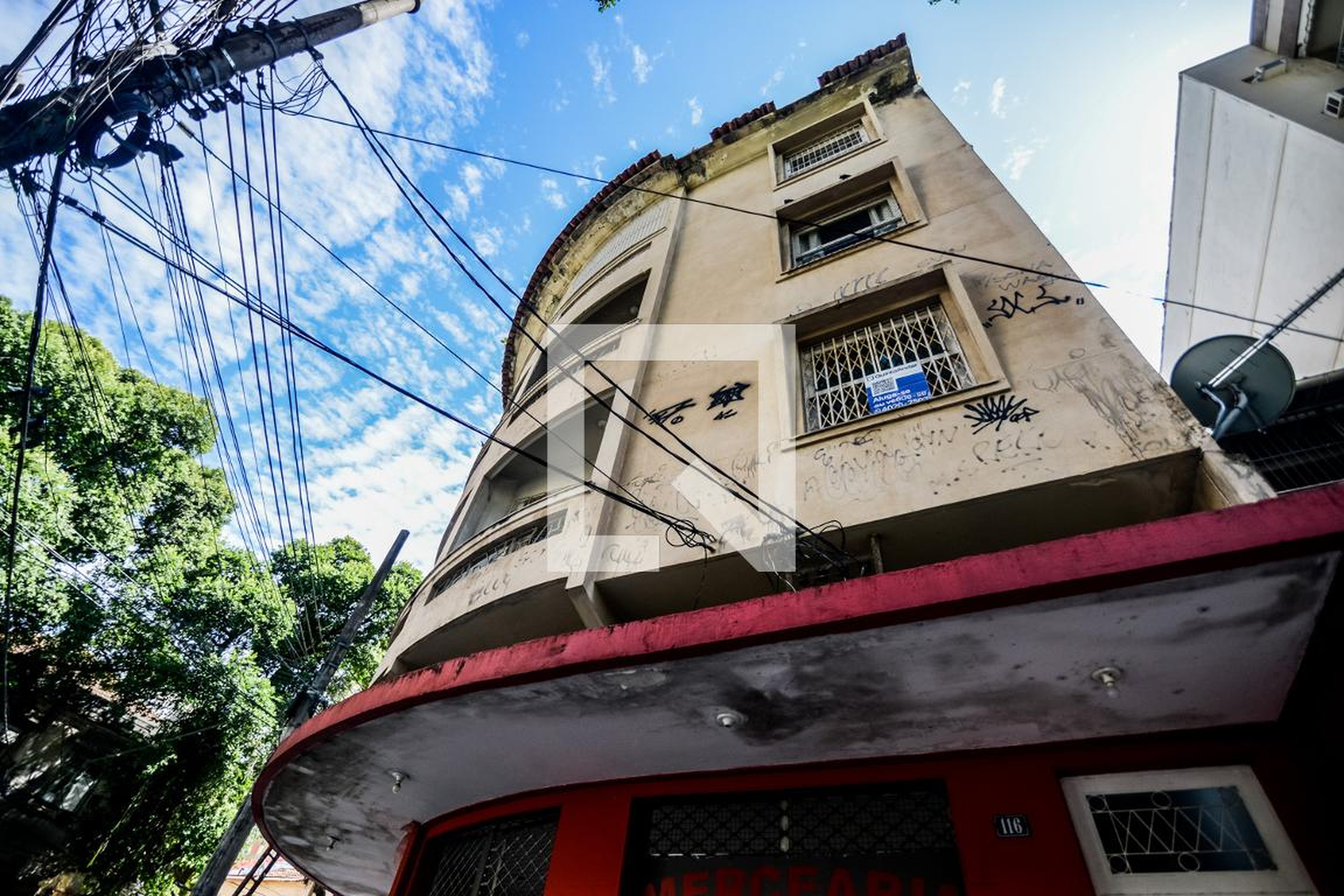 Fachada Condomínio em Rua dos Araújos, 116