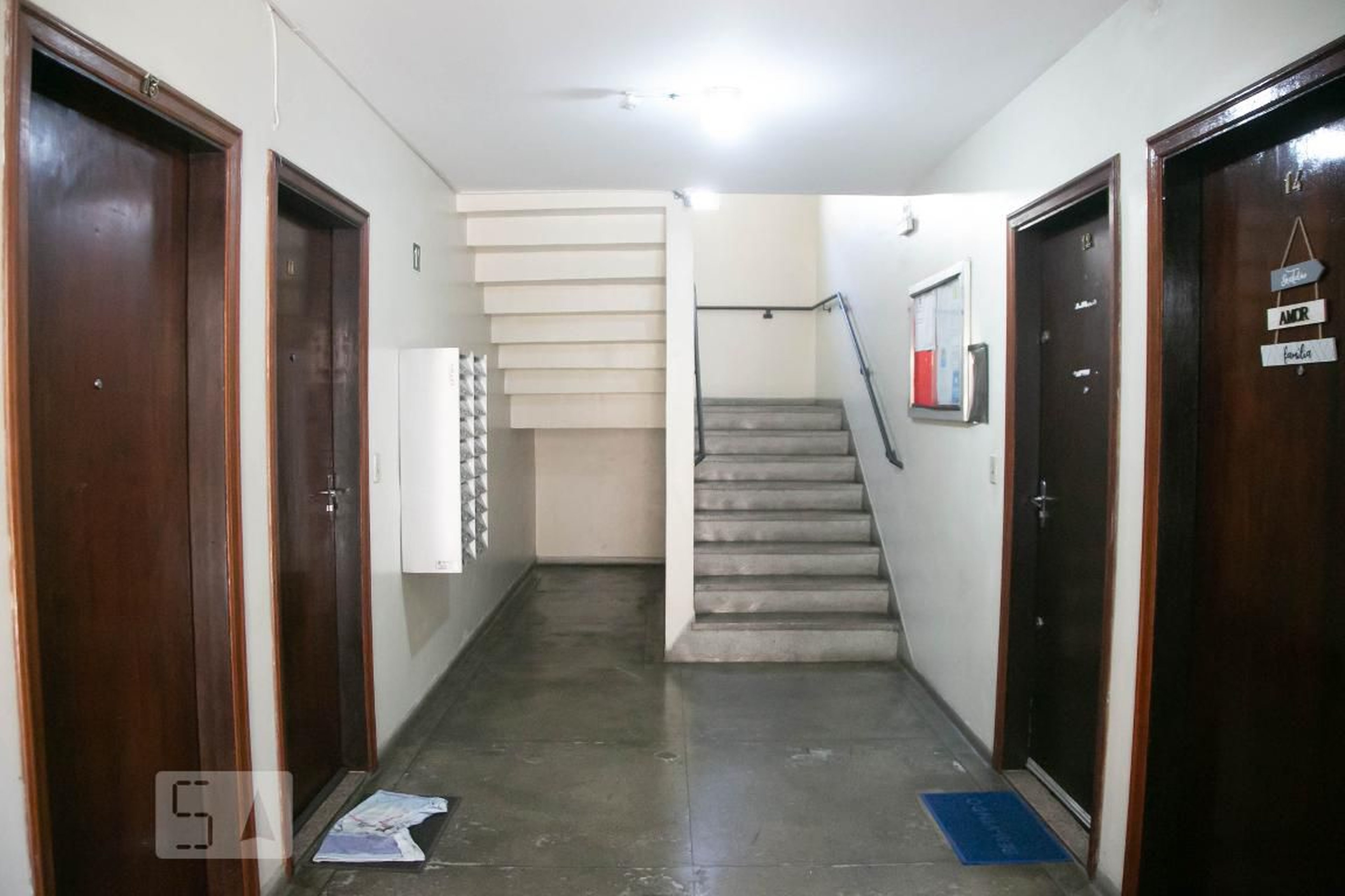 Hall - Safira