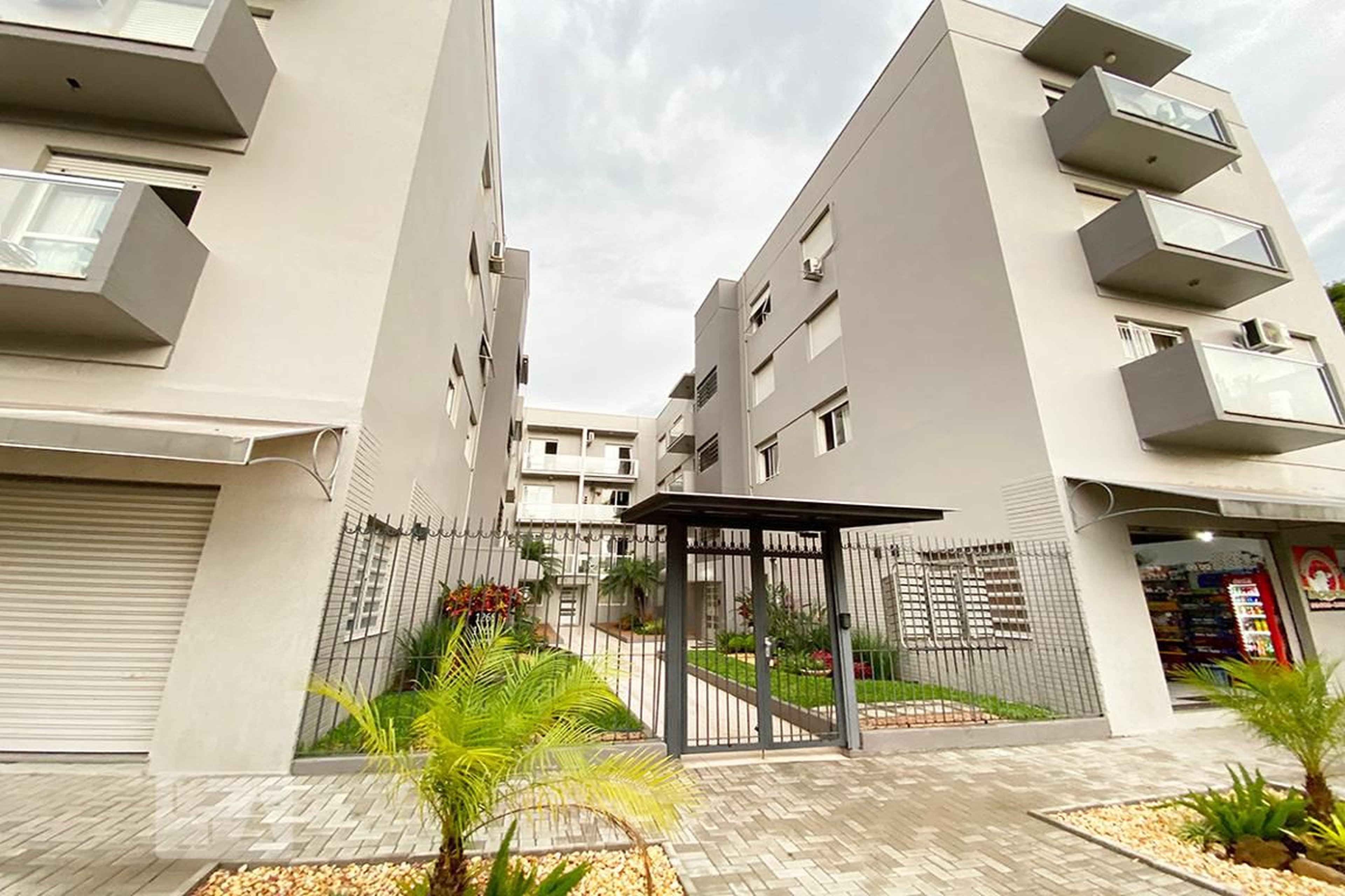 Fachada do Condomínio Condomínio em Avenida Coronel Frederico Linck, 1271