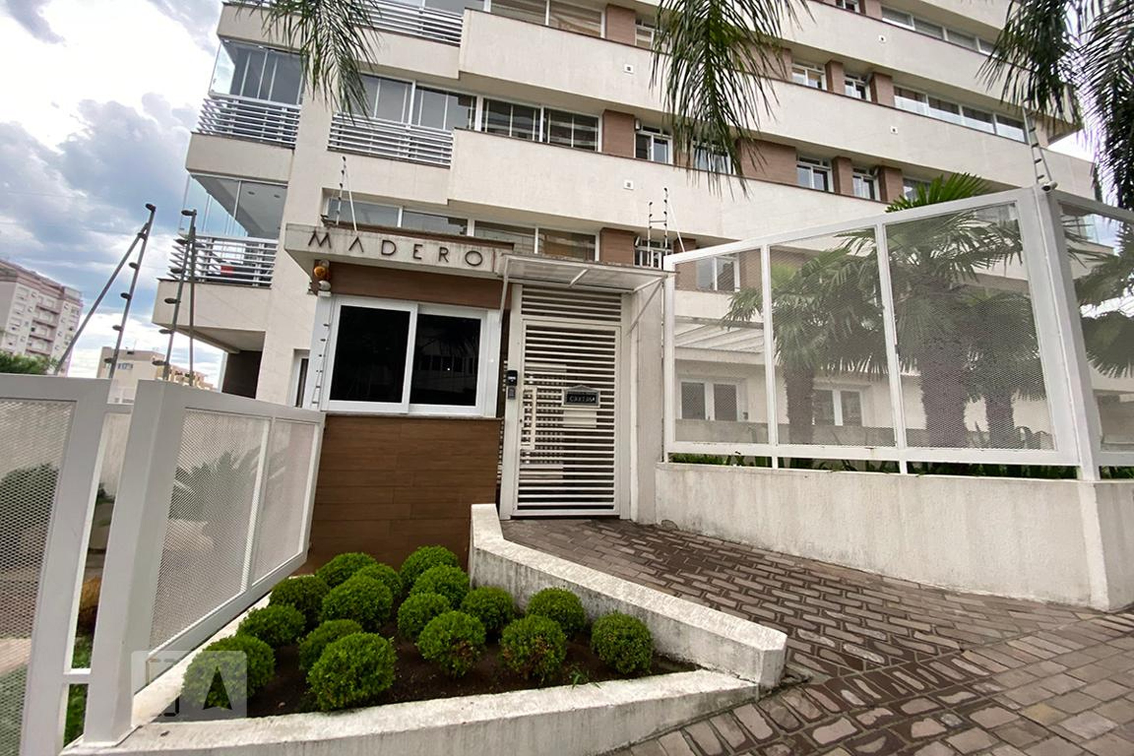 Fachada do Condomínio Condomínio Madero Residence