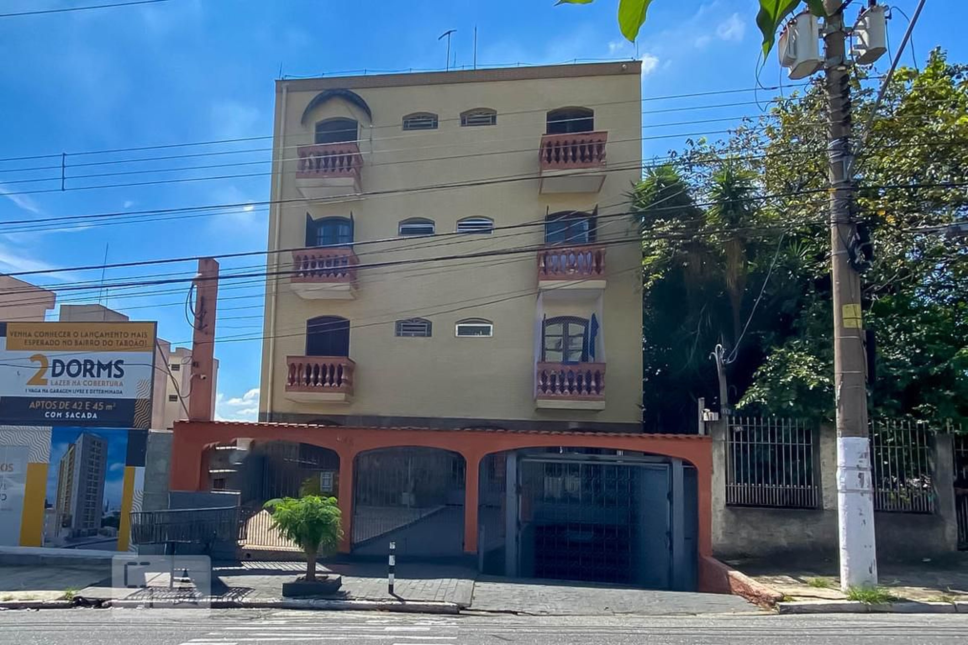 Fachada Condomínio em Rua Luísiana, 545