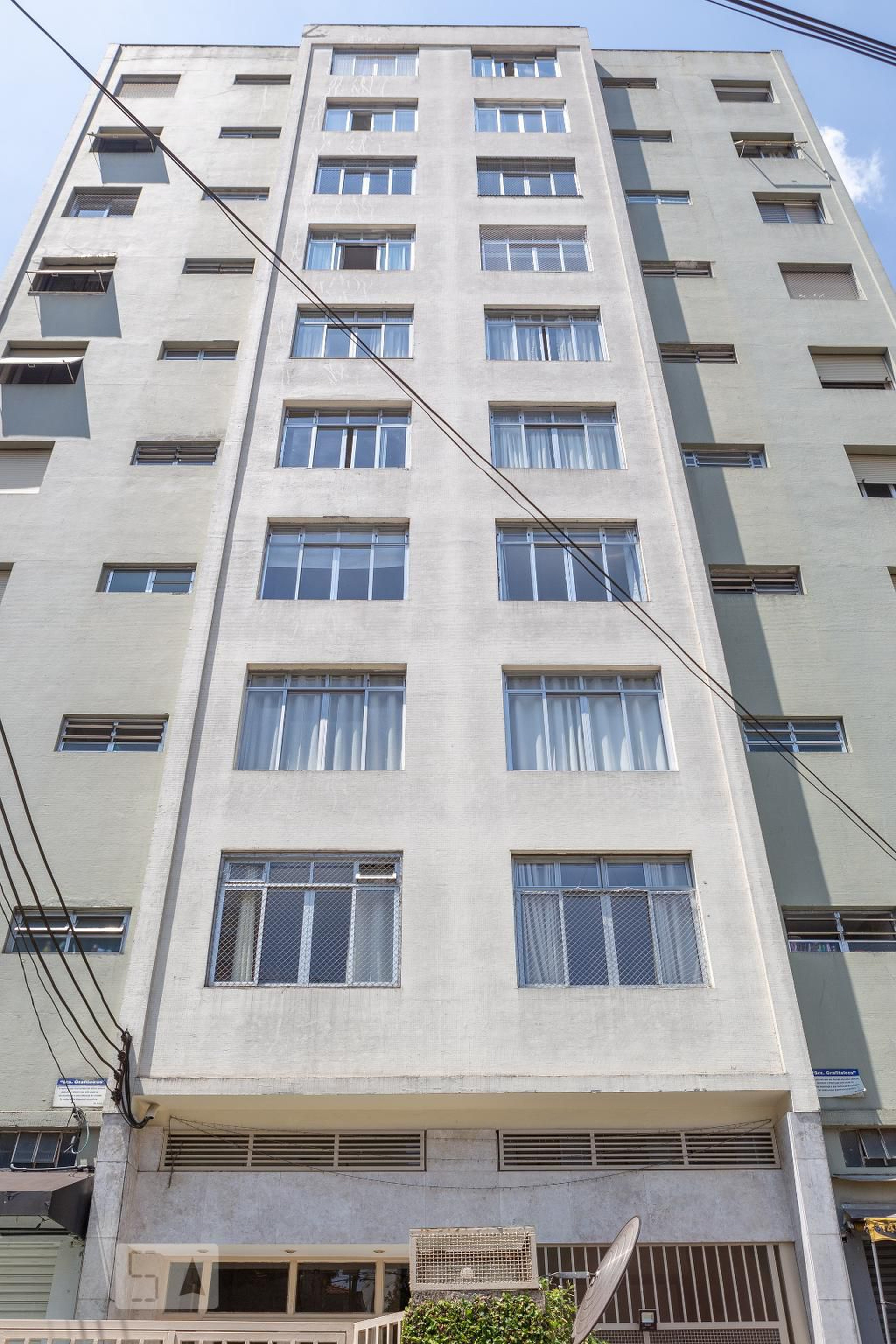 Fachada Condomínio em Rua Heitor Penteado, 1760