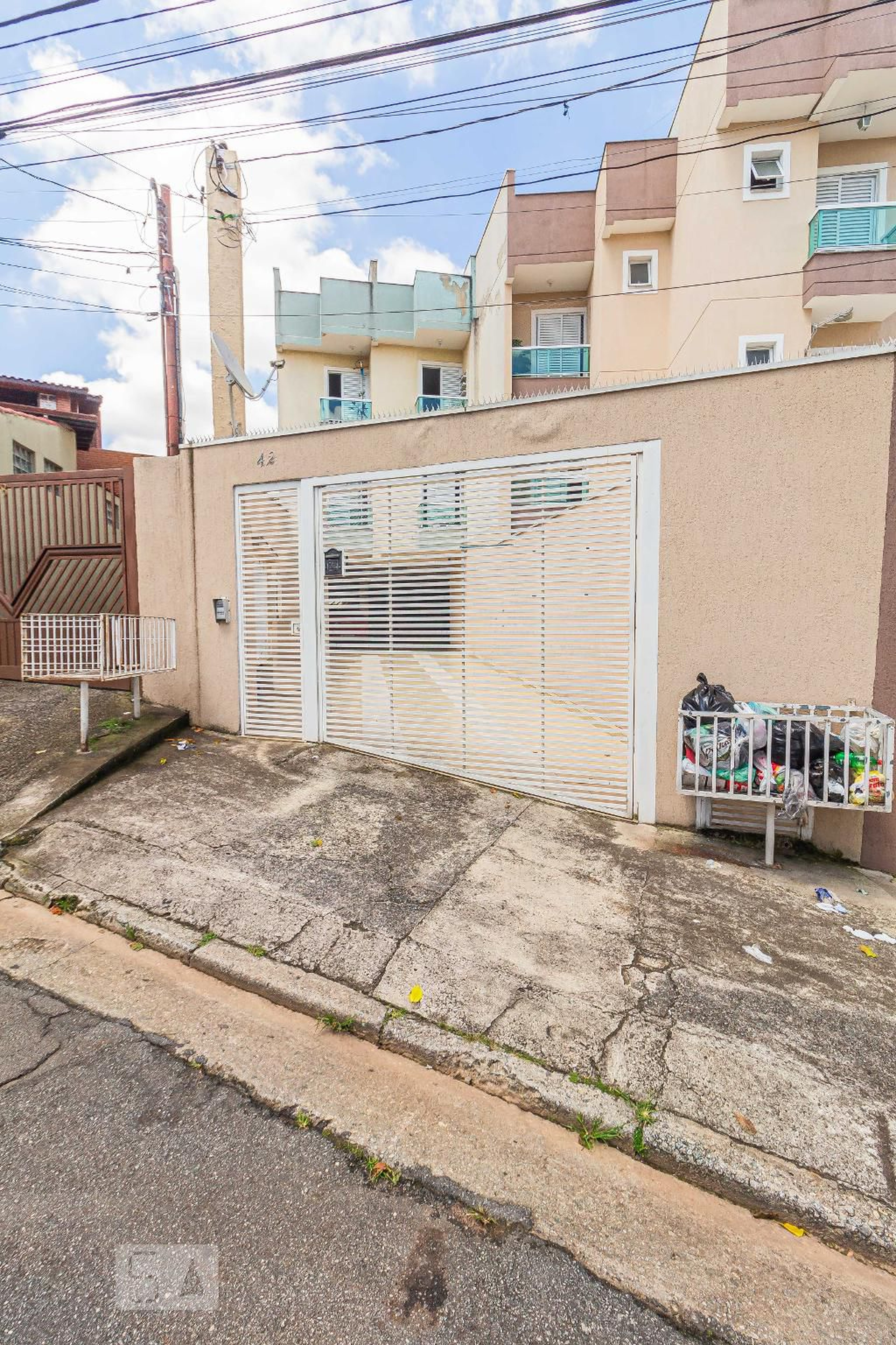 Fachada do Condomínio Condomínio em Rua Cremona, 42