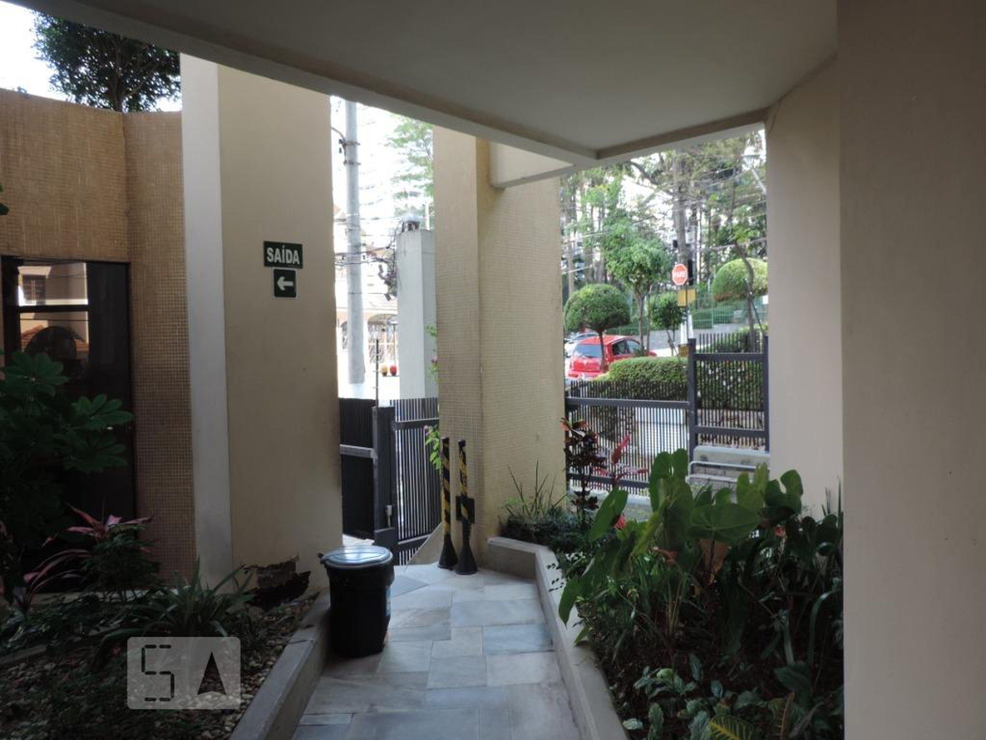 Entrada - Almada