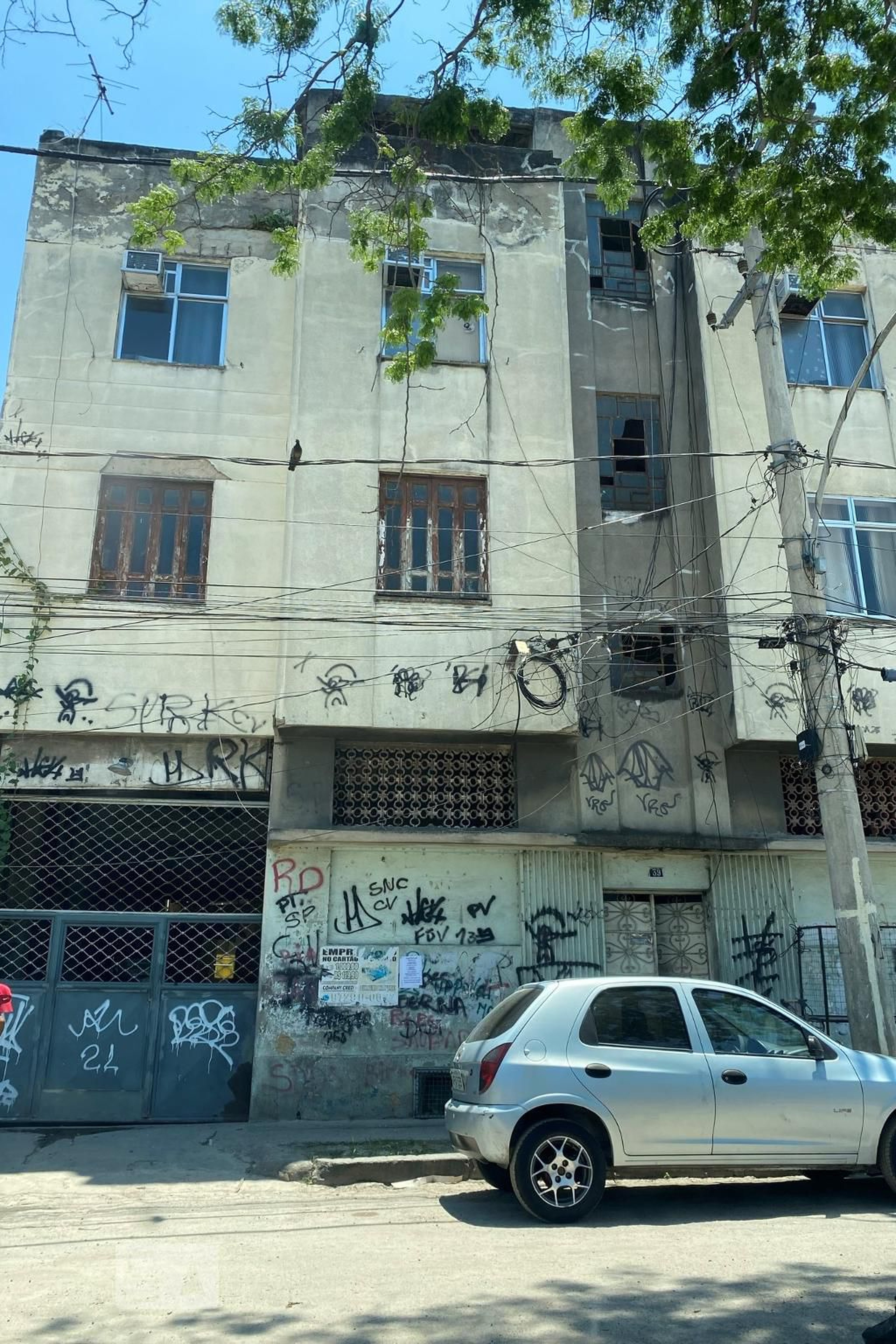 Fachada Condomínio em Rua Macedo Junior, 39