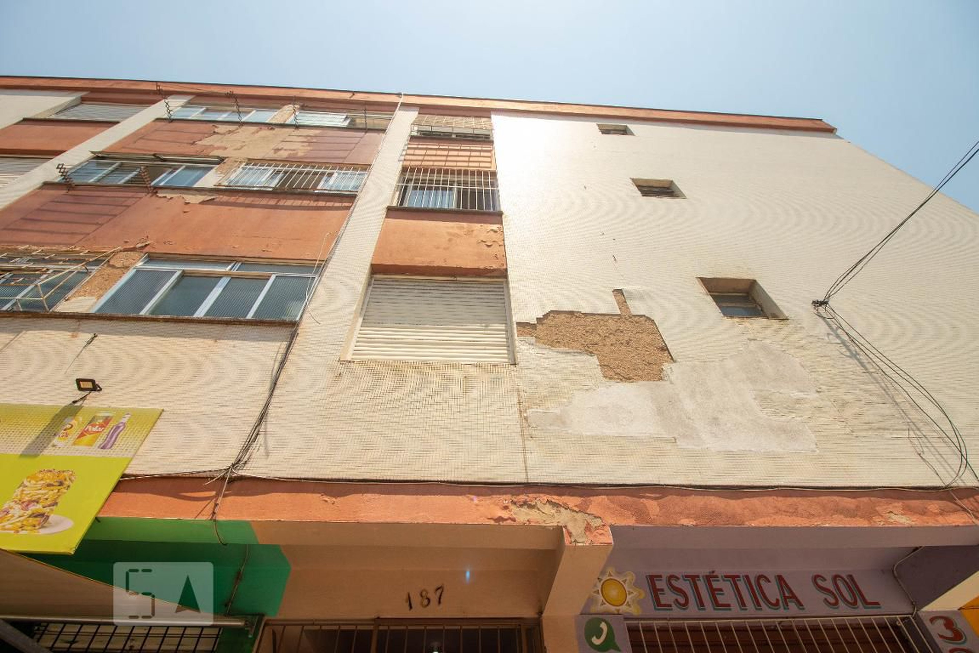 Fachada Condomínio em Rua Professora Amy Herve Ramires, 187