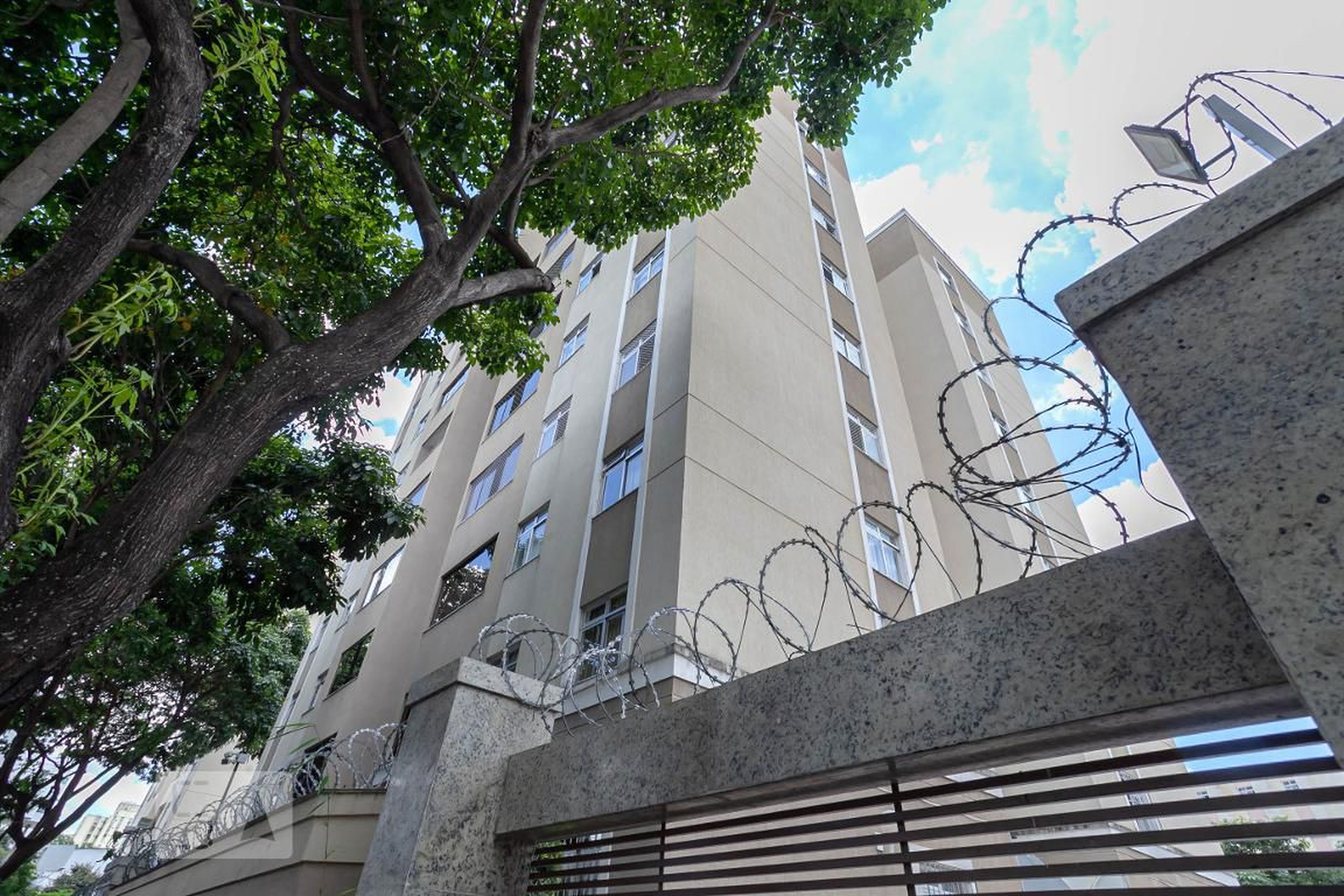 Fachada do prédio Condomínio em Rua Flor de Guambé, 31