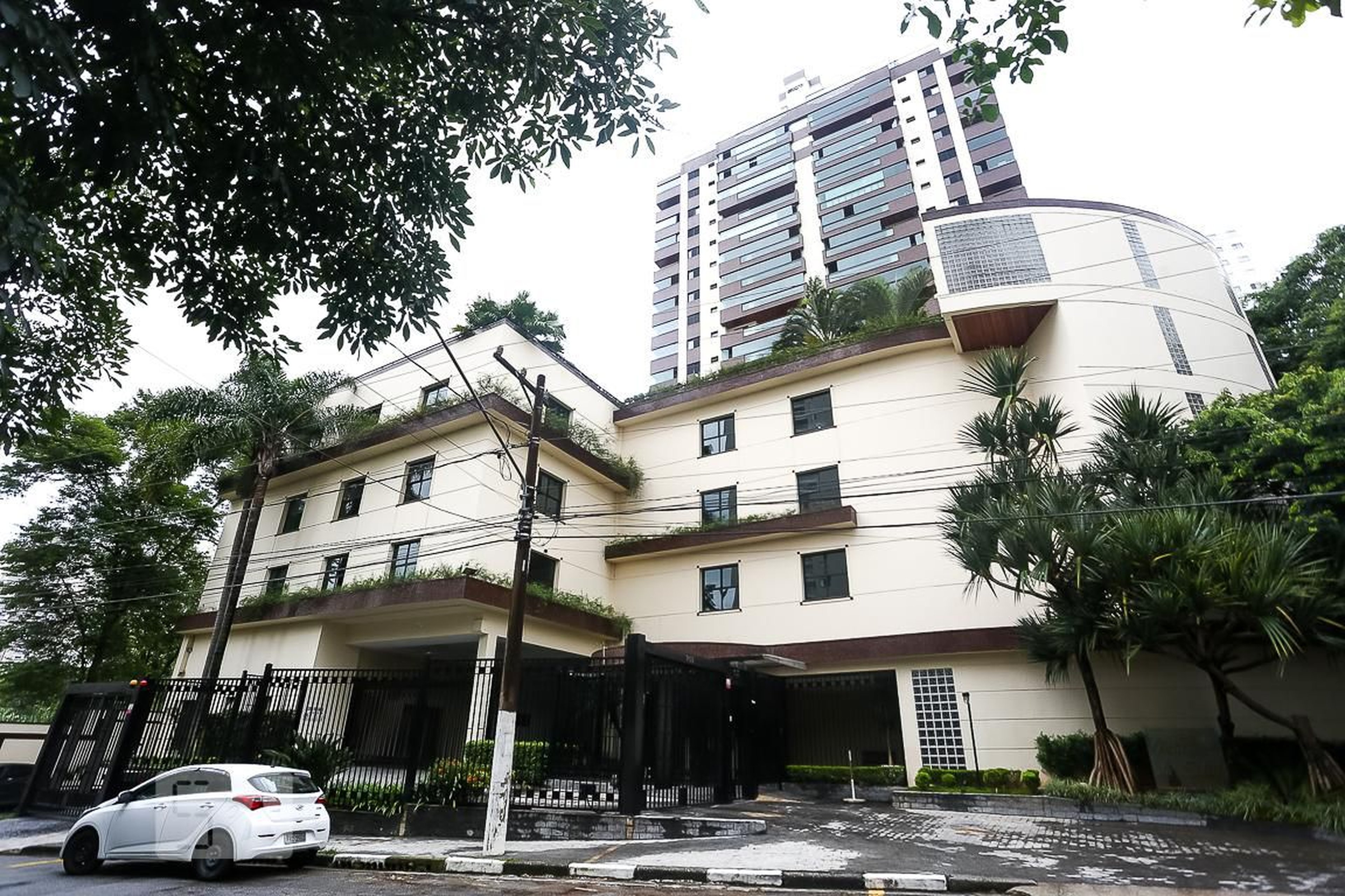 Fachada Condomínio em Rua Custódio de Oliveira, 254