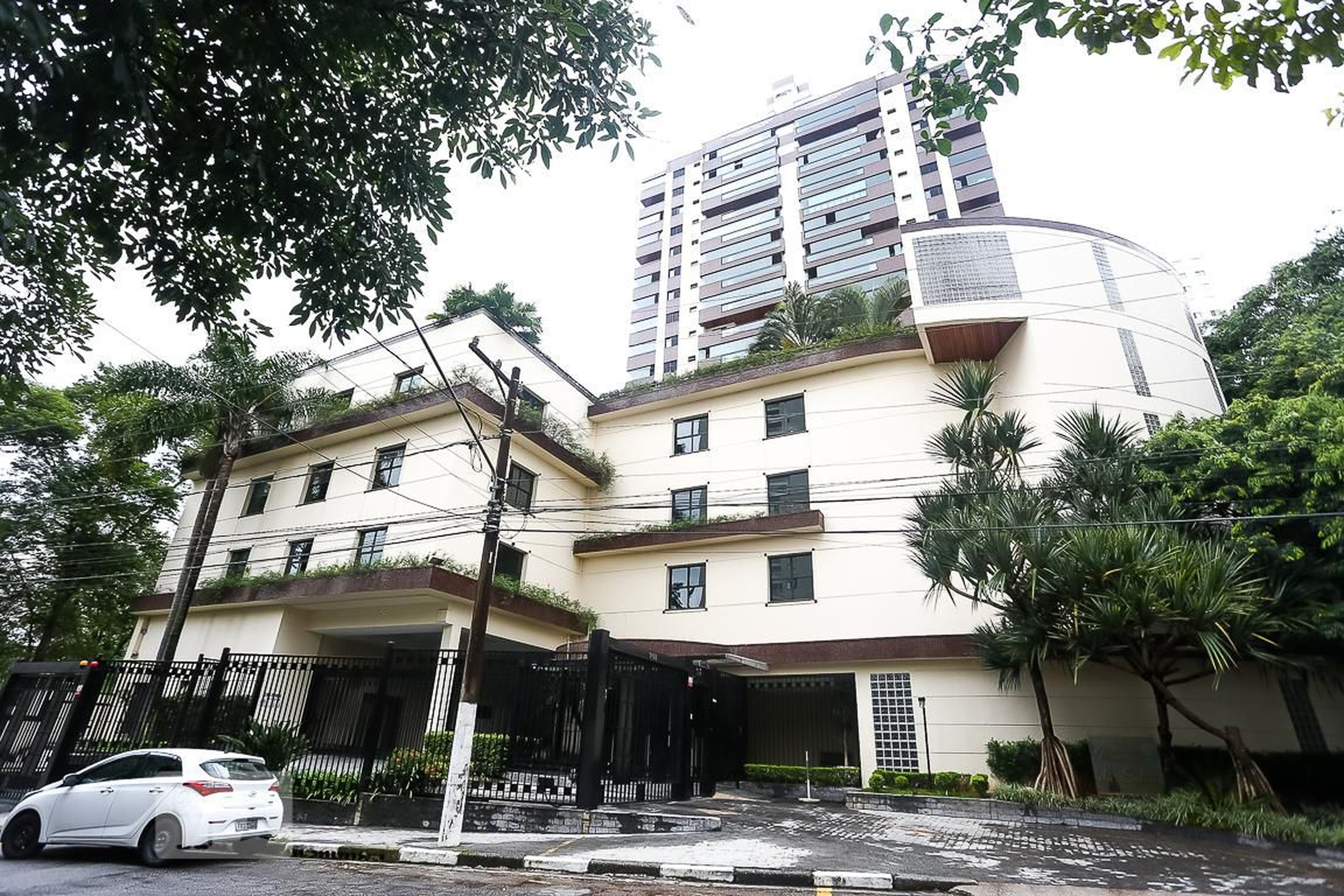 Fachada Condomínio em Rua Custódio de Oliveira, 254