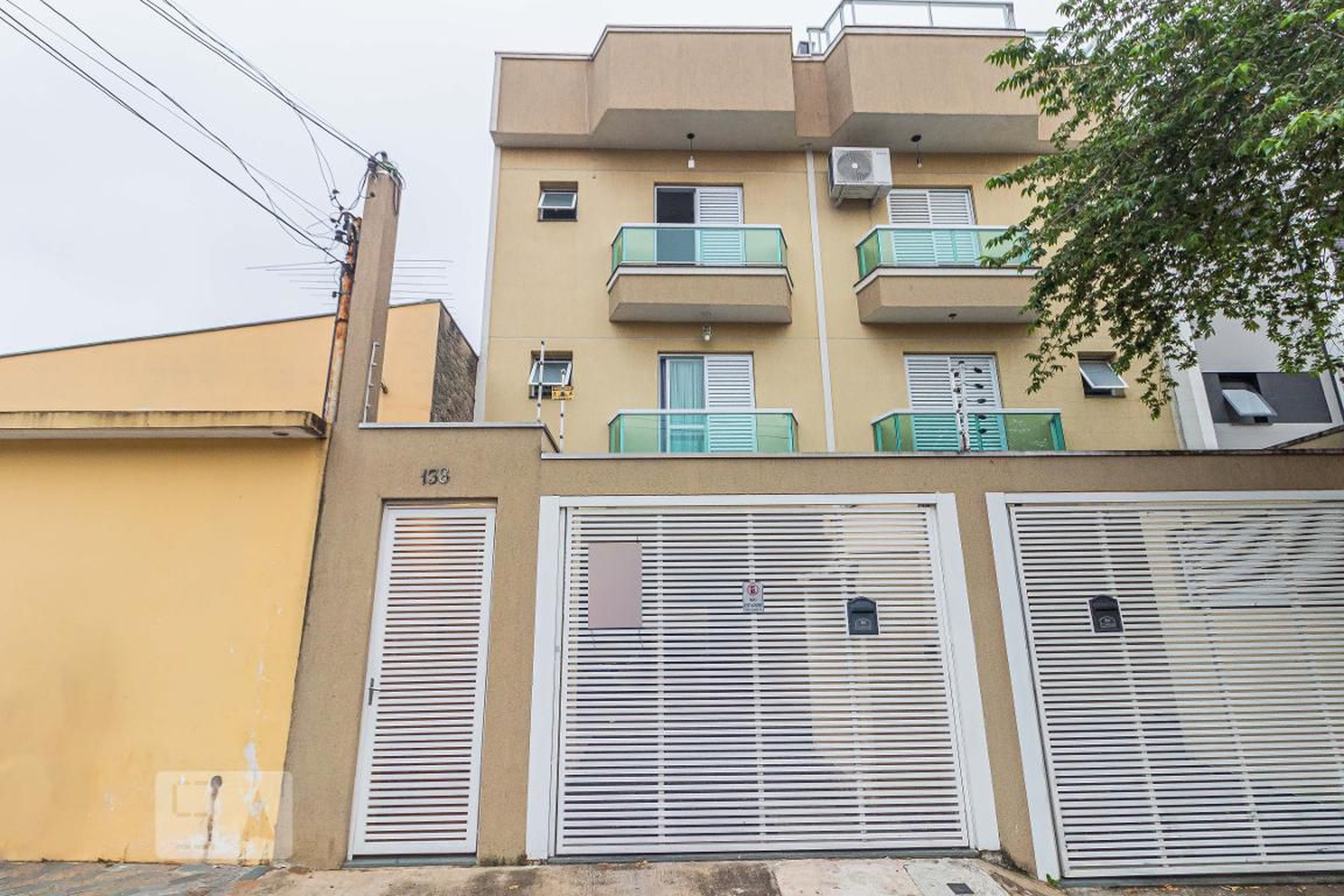 Fachada do Prédio Condomínio em Rua Haia, 138