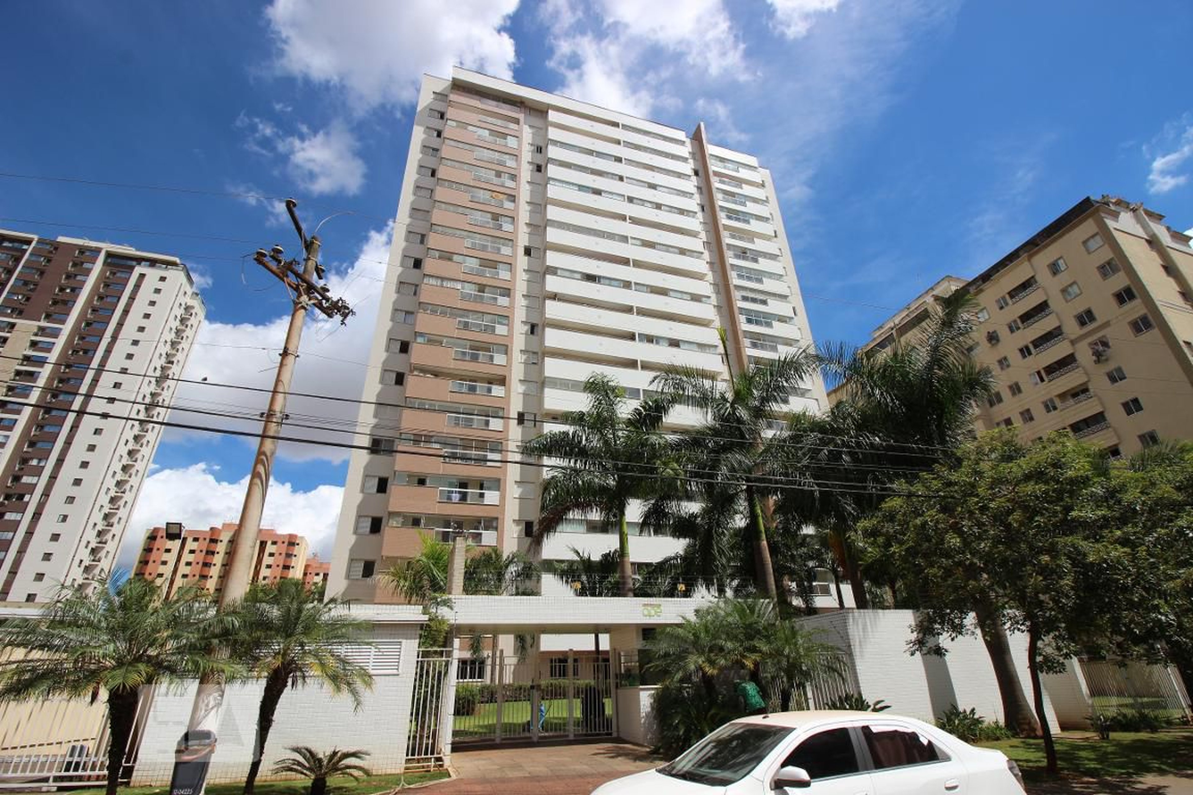 Fachada do Condomínio Condomínio Apê