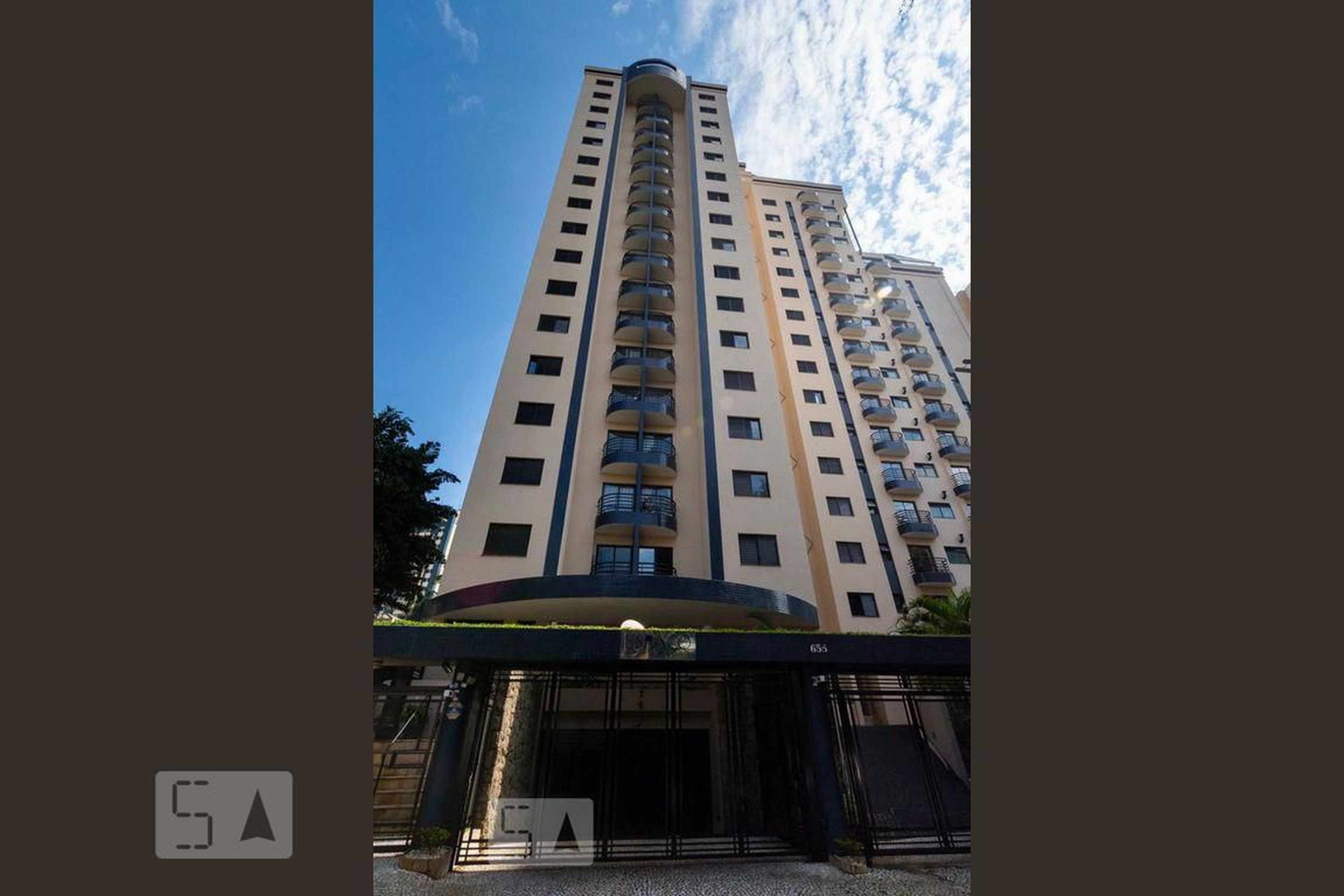 Fachada Condomínio em Rua dos Democratas, 675