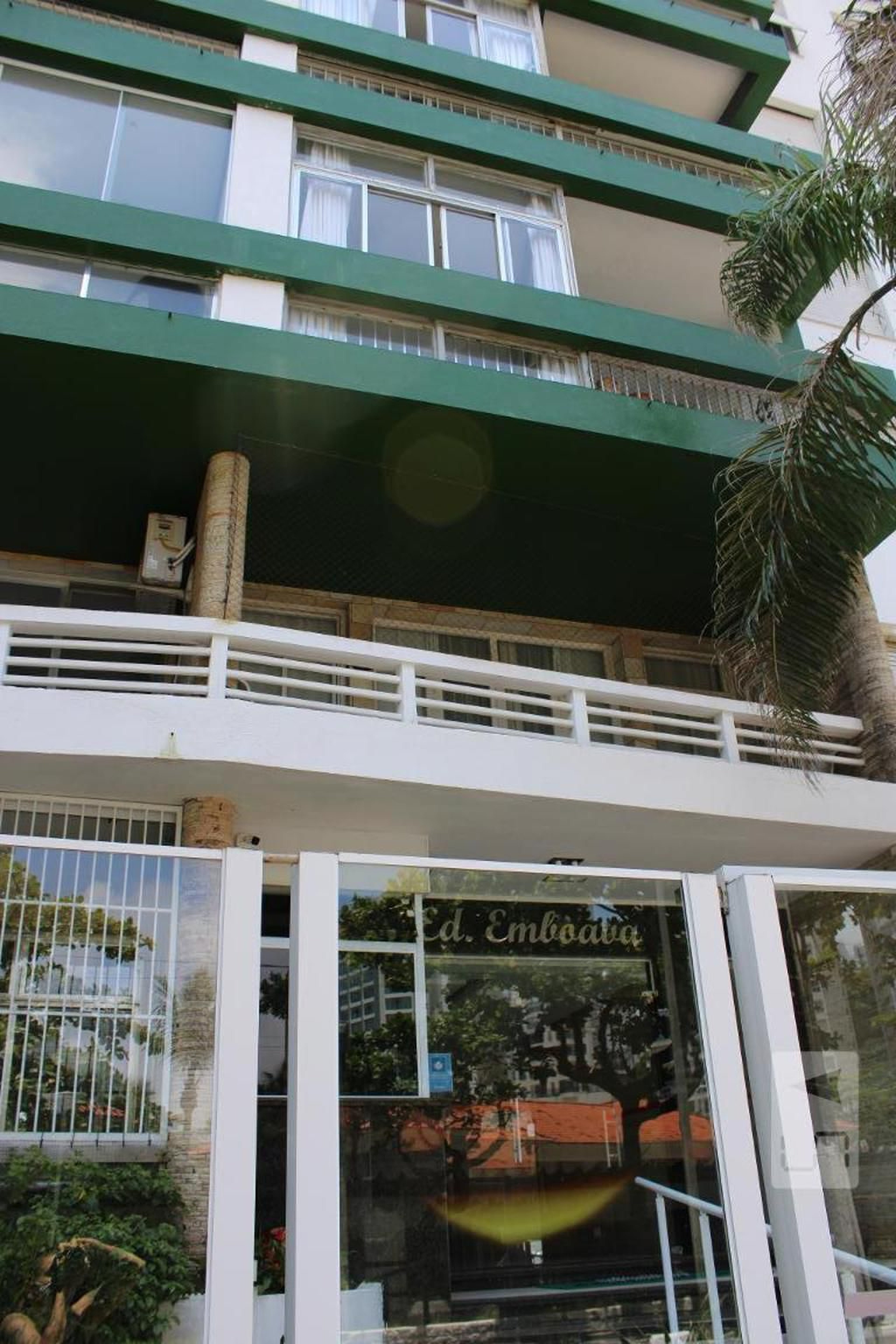 Fachada do Prédio Condomínio Emboava