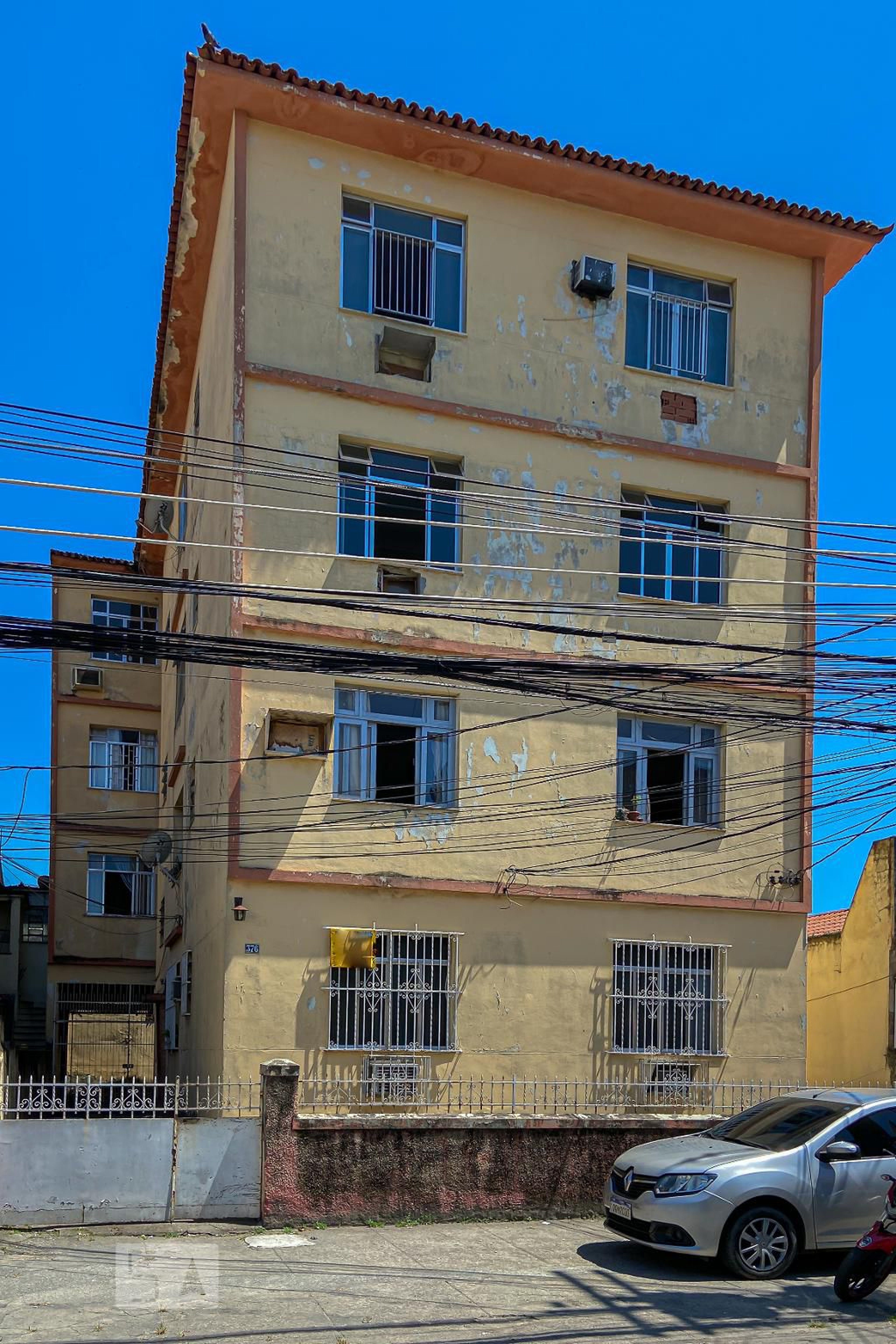 Fachada Condomínio em Estrada José Rucas, 376