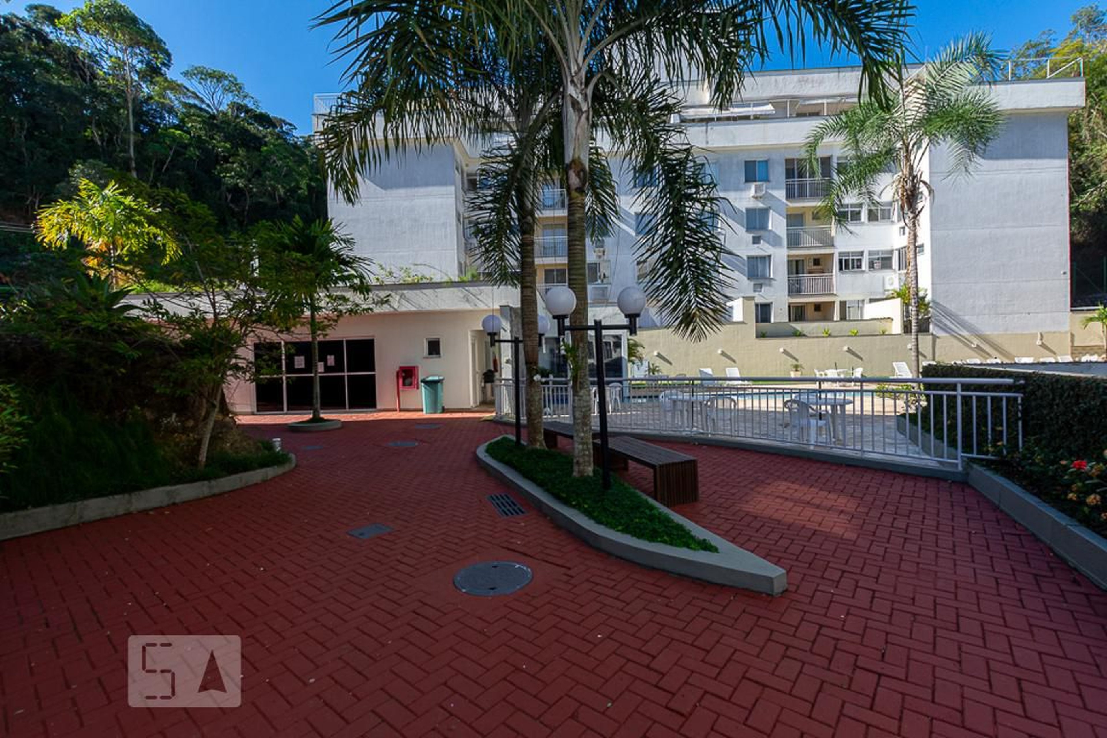 Entrada Condomínio em Estrada Engenheiro Pacheco de Carvalho, 406