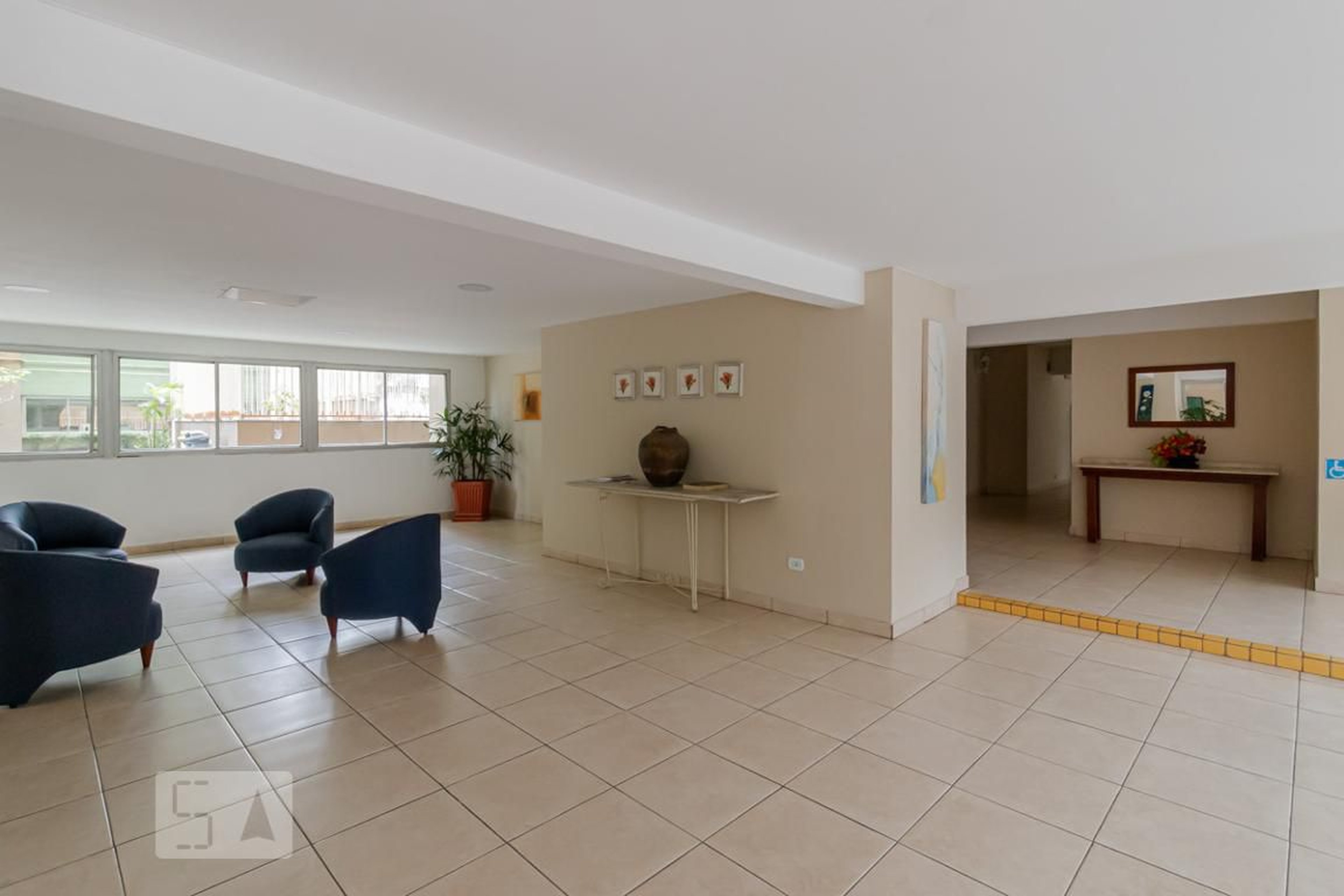 Hall de Entrada Condomínio em Rua José Antônio Coelho, 303