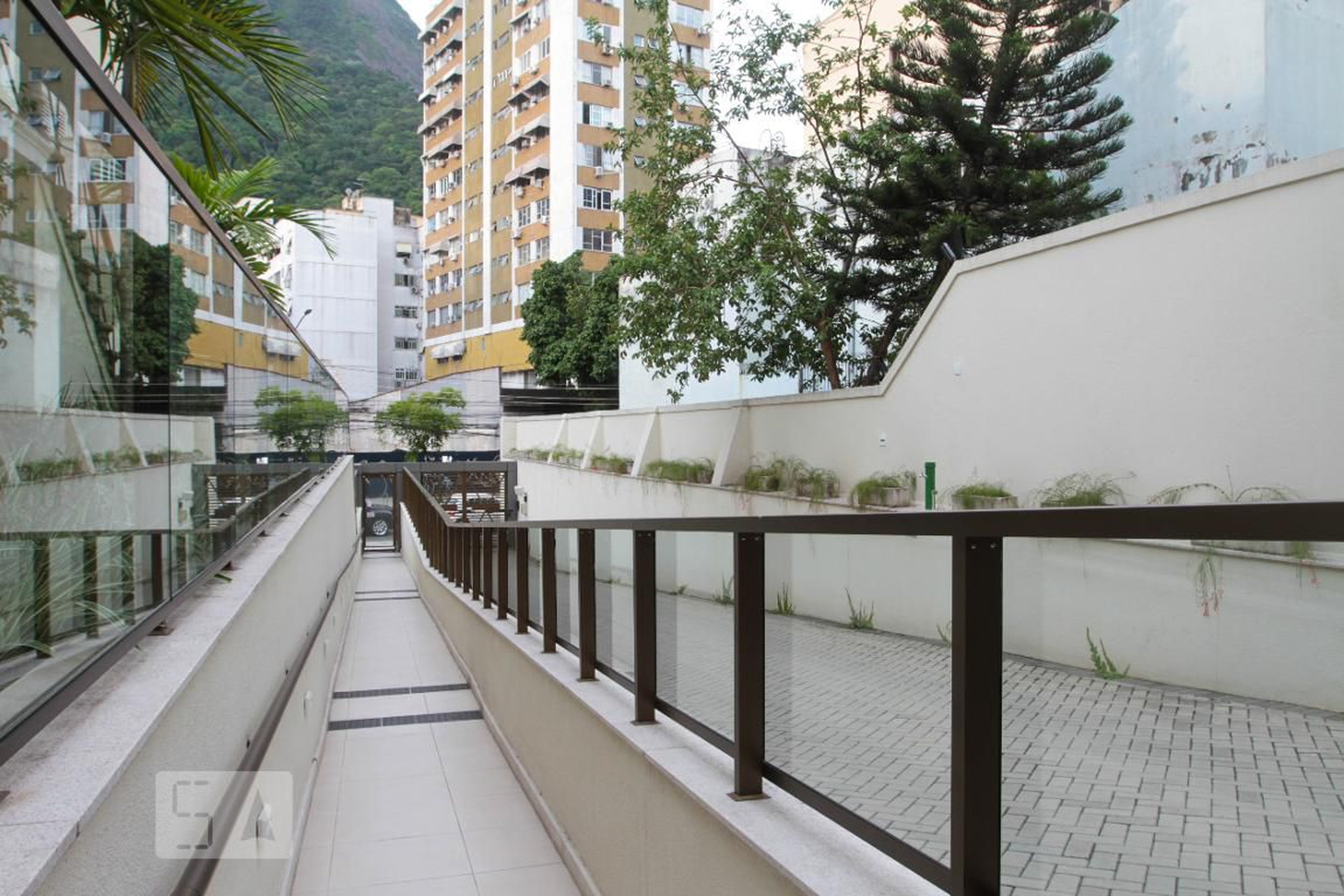 Entrada do Prédio - Botanique 211