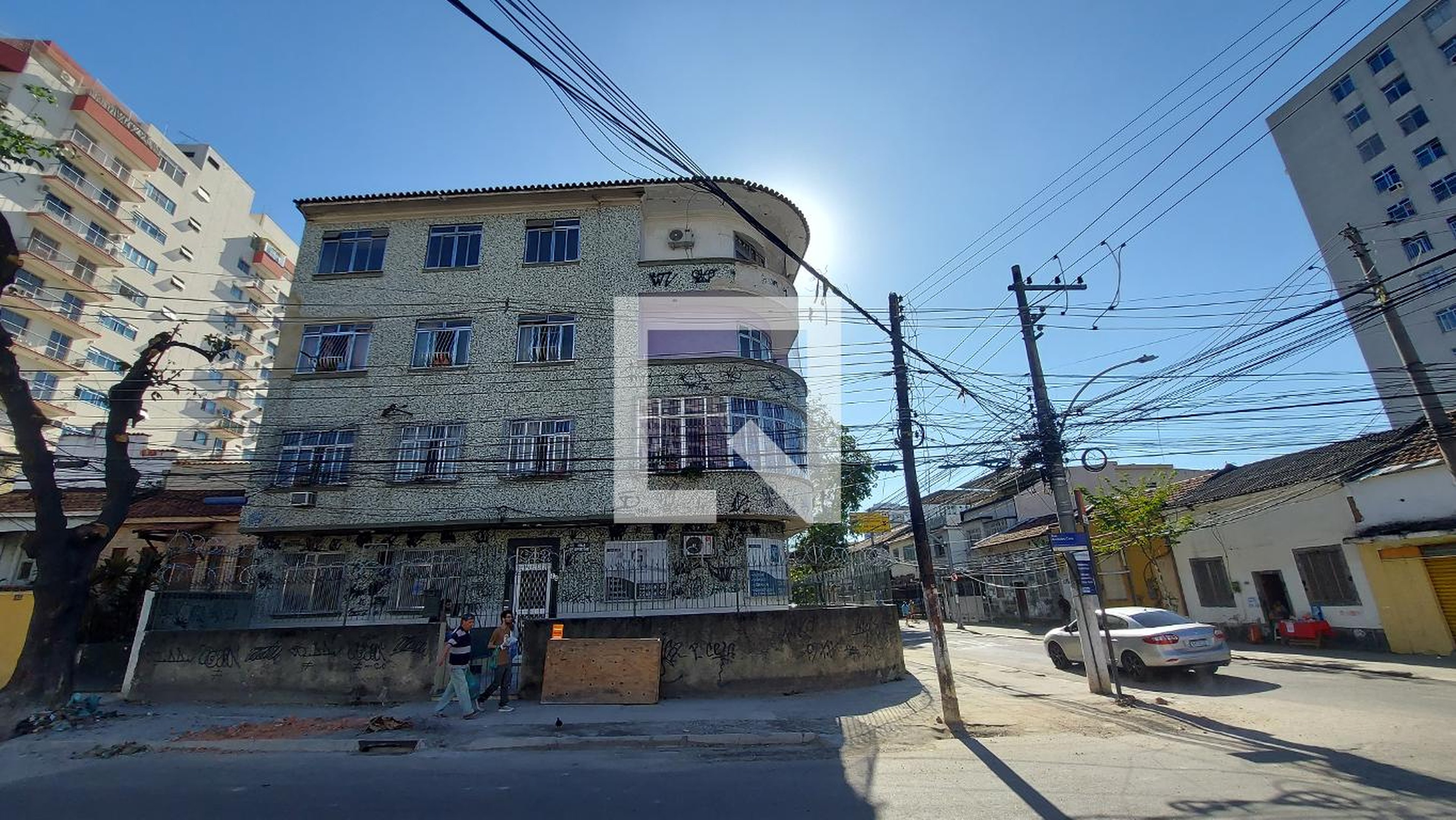 Fachada do Prédio Condomínio em Rua Aristides Caire, 99