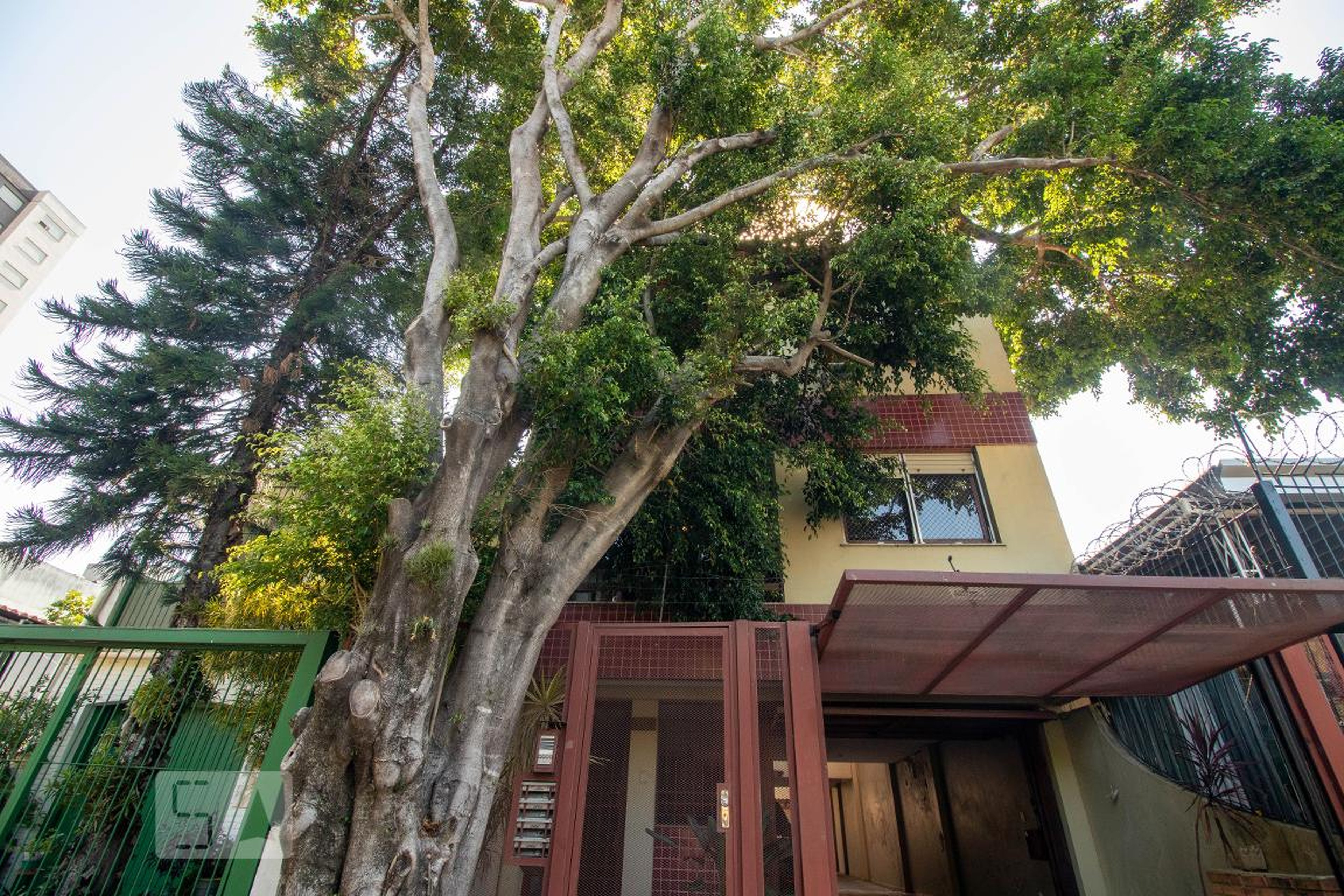 Fachada Condomínio em Rua Doutor Eduardo Chartier, 527