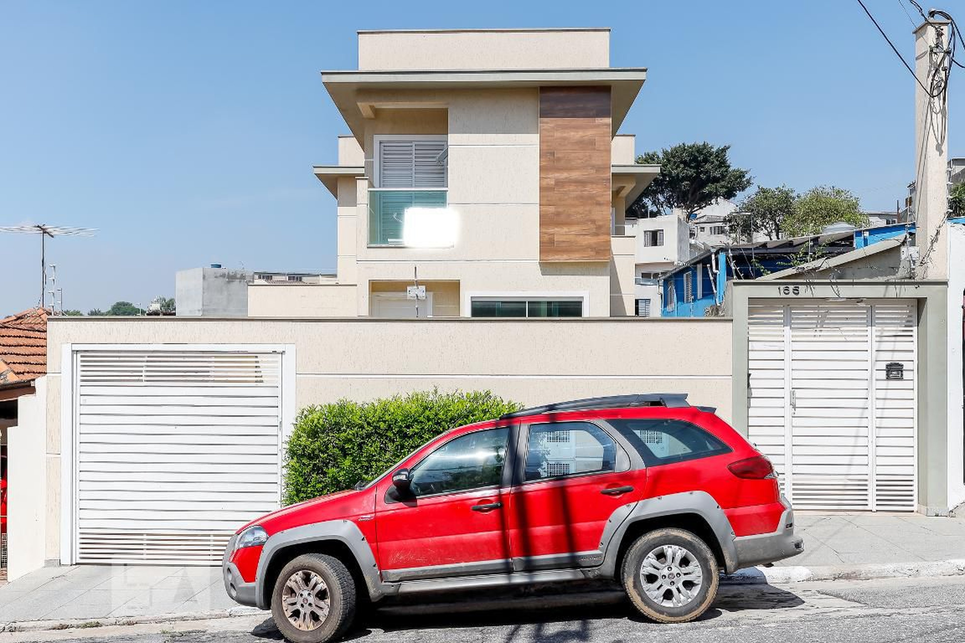 Fachada Condomínio em Rua Acorizal, 165