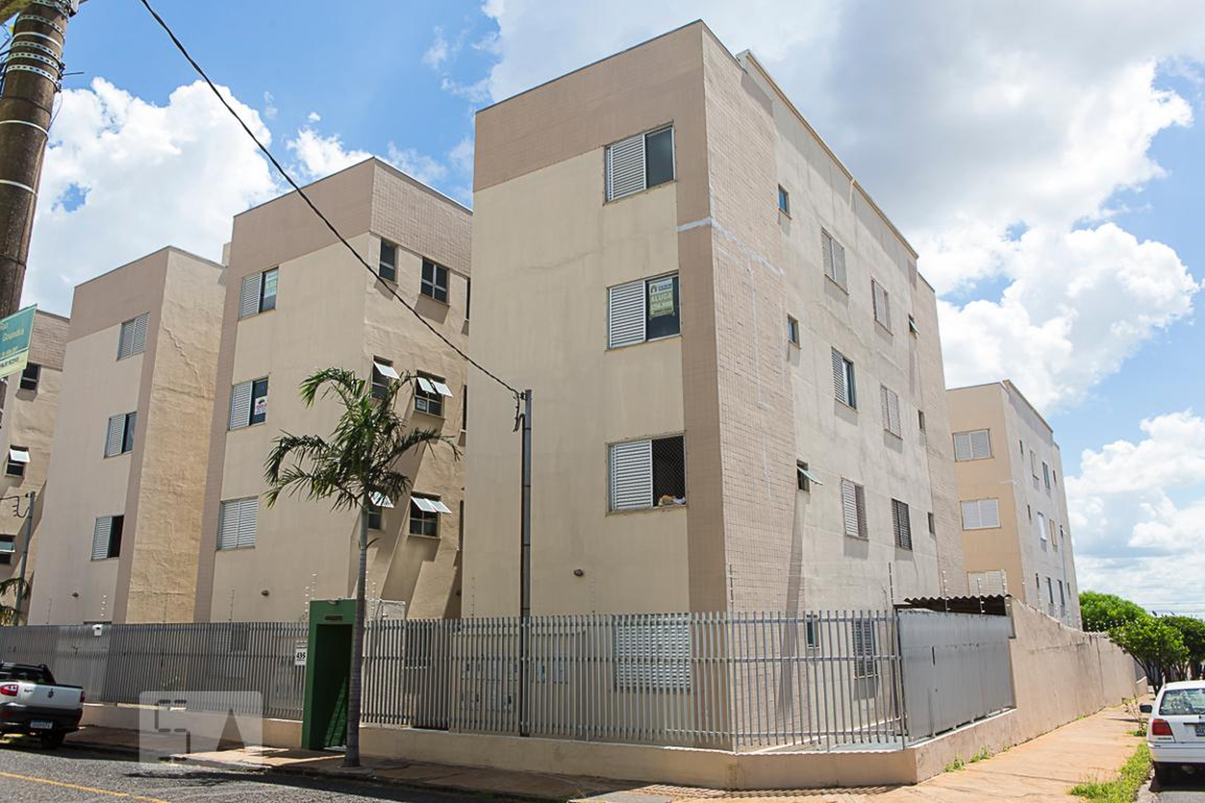 Fachada Condomínio em Rua Goiandira, 435