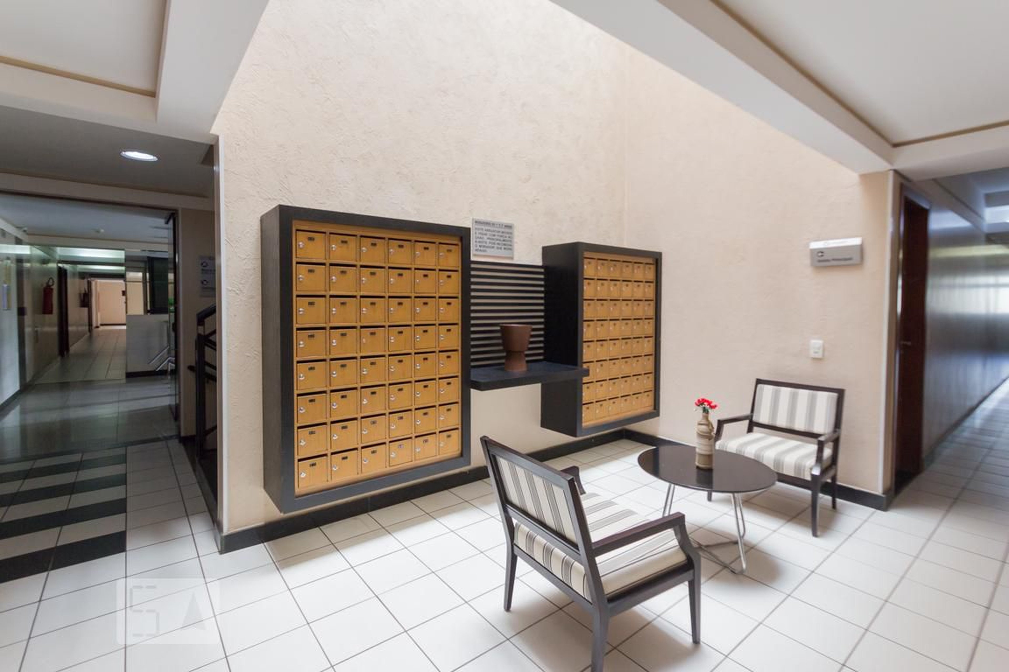 Hall de Entrada - ED. Mont Blanc